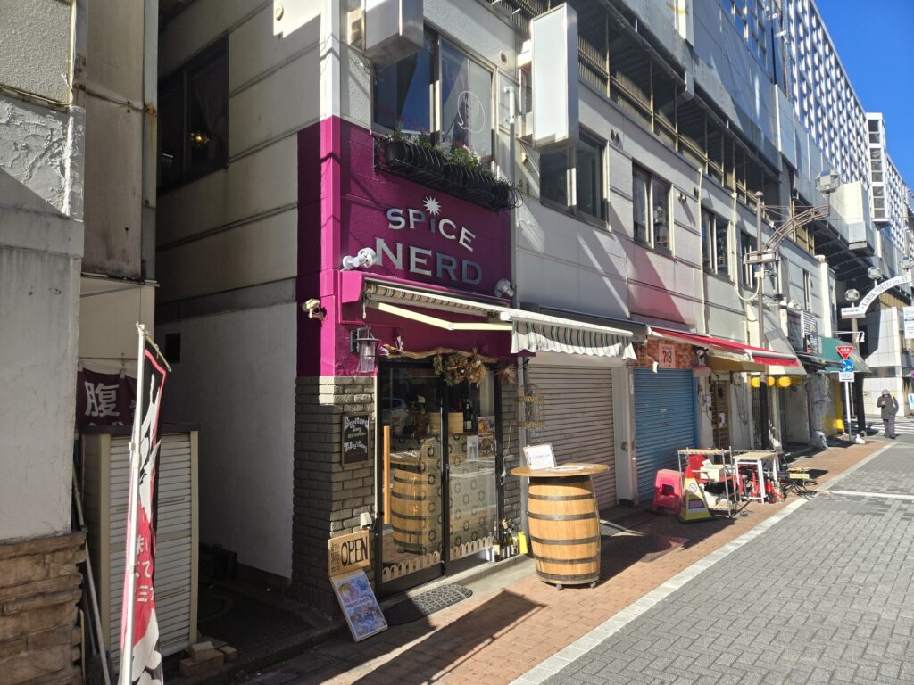 神田にOPENしたカレー屋さん「SPICE NERD」の外観