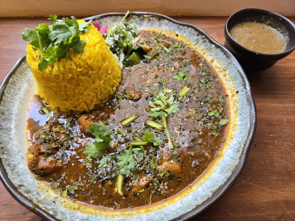 神田にOPENしたカレー屋さん「SPICE NERD」のあご出汁チキンカレー