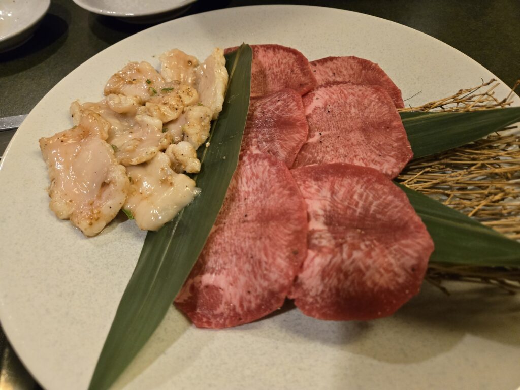 「市場直送ホルモン（しまちょう）」と「タン塩」