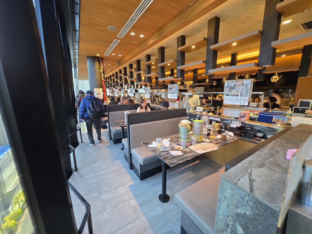 「根室花まる 銀座店」の店内の様子