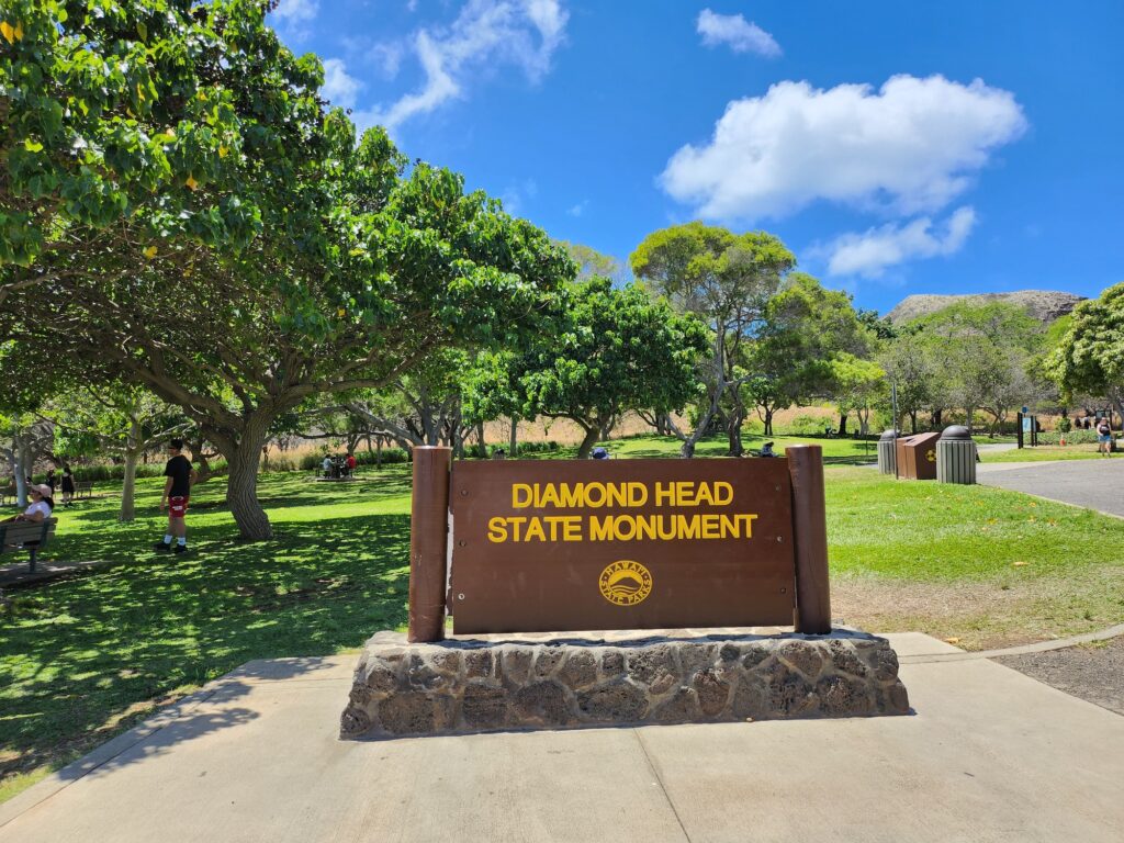 ダイヤモンドヘッド 登山口