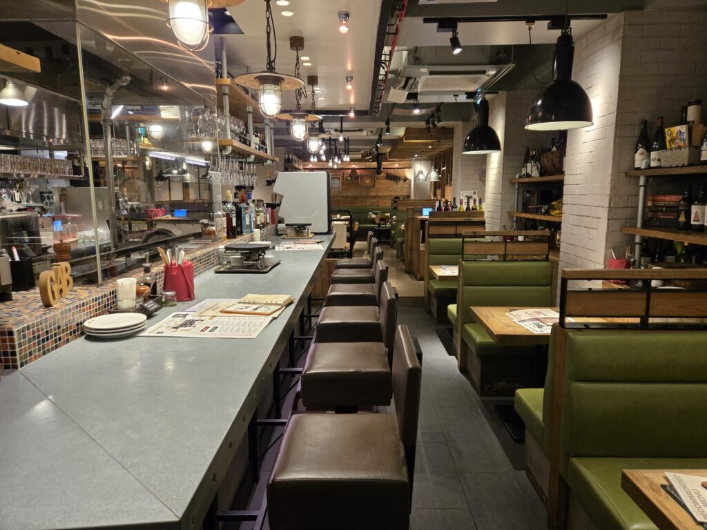 カウンター席など。