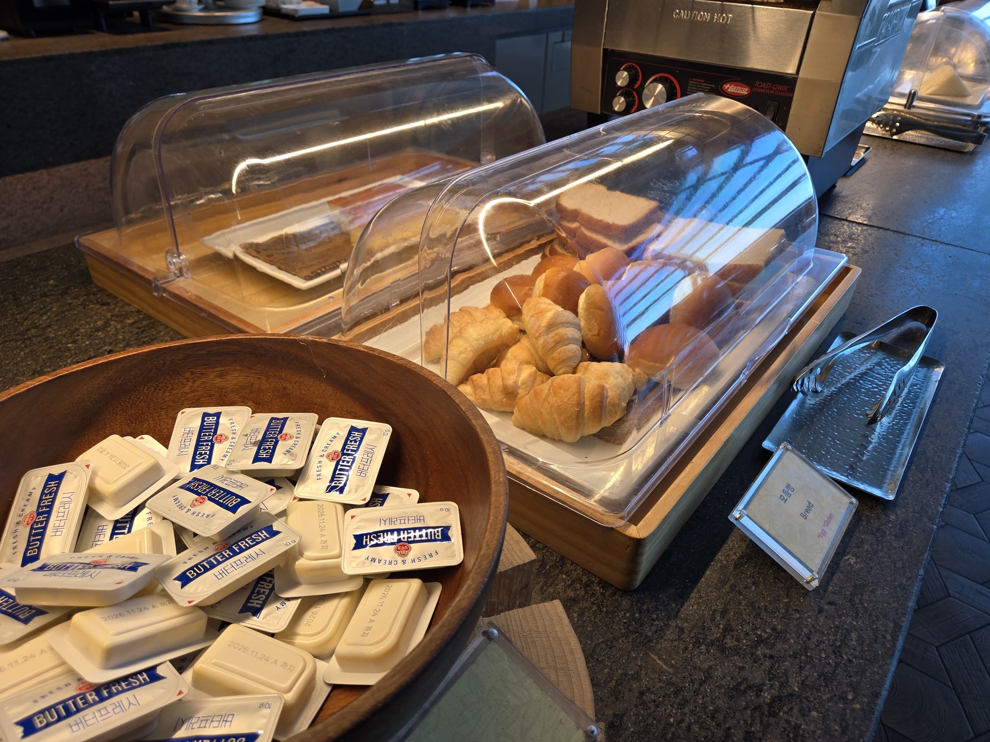 ラウンジの食事。