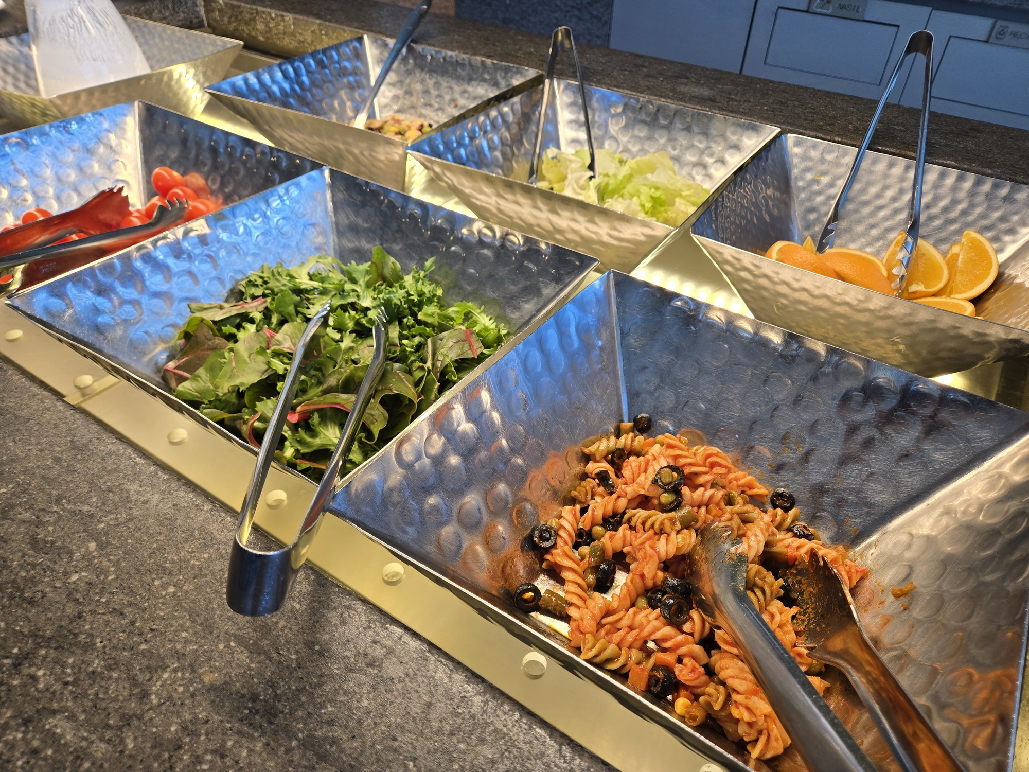 ラウンジの食事。