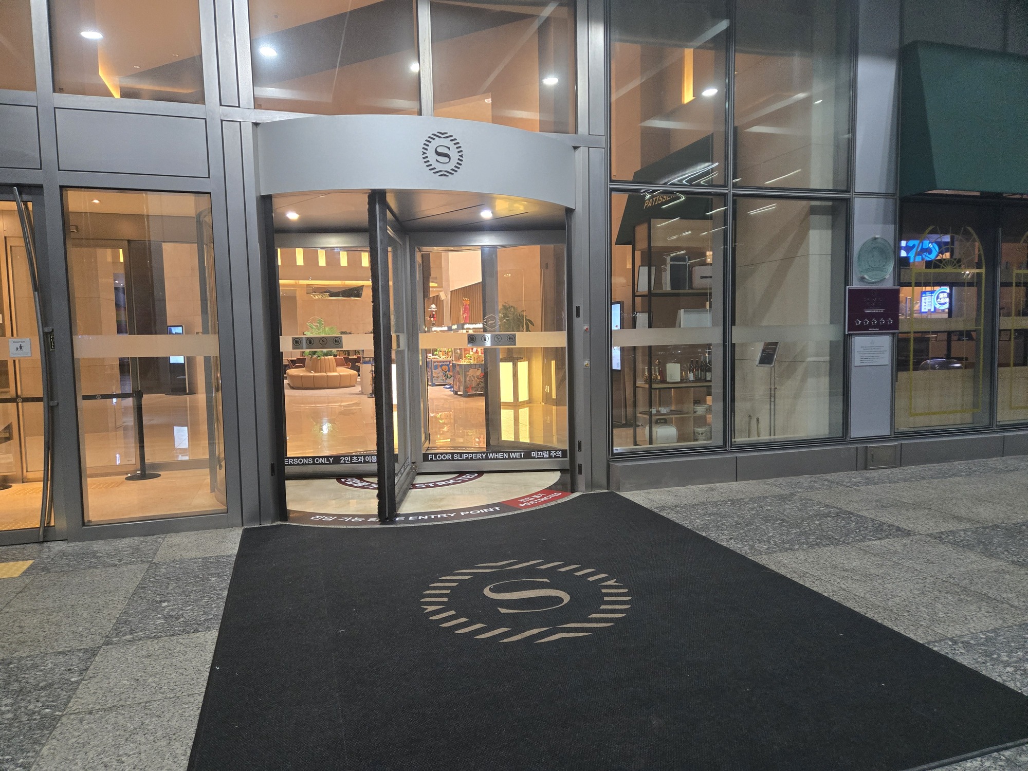 外観・エントランス