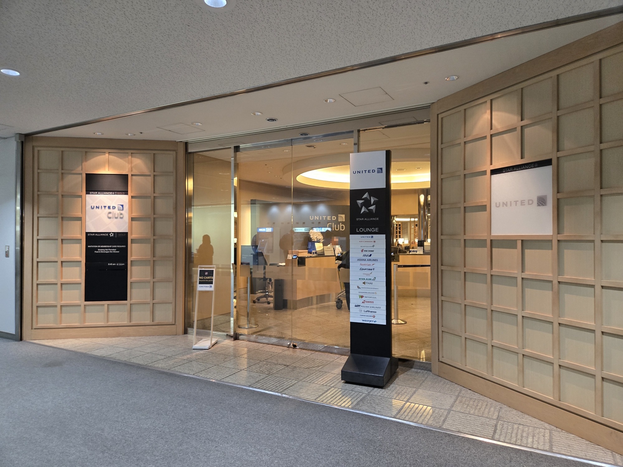 成田空港のラウンジ ユナイテッドクラブの入り口