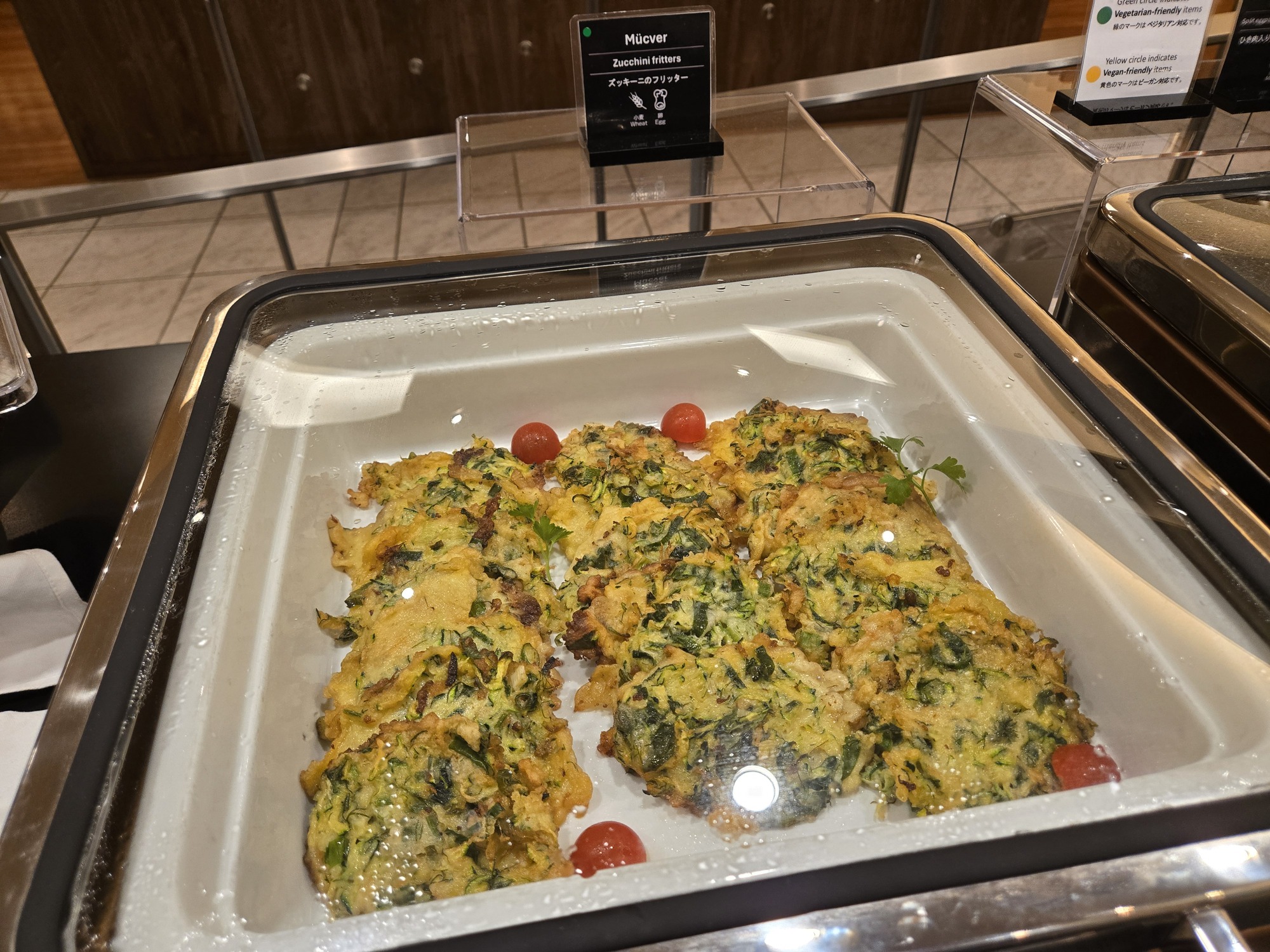 ラウンジのズッキーニフリッター