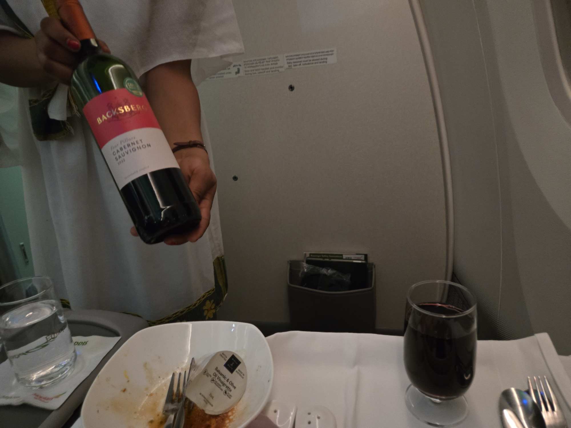 エチオピア航空の機内で提供される赤ワイン