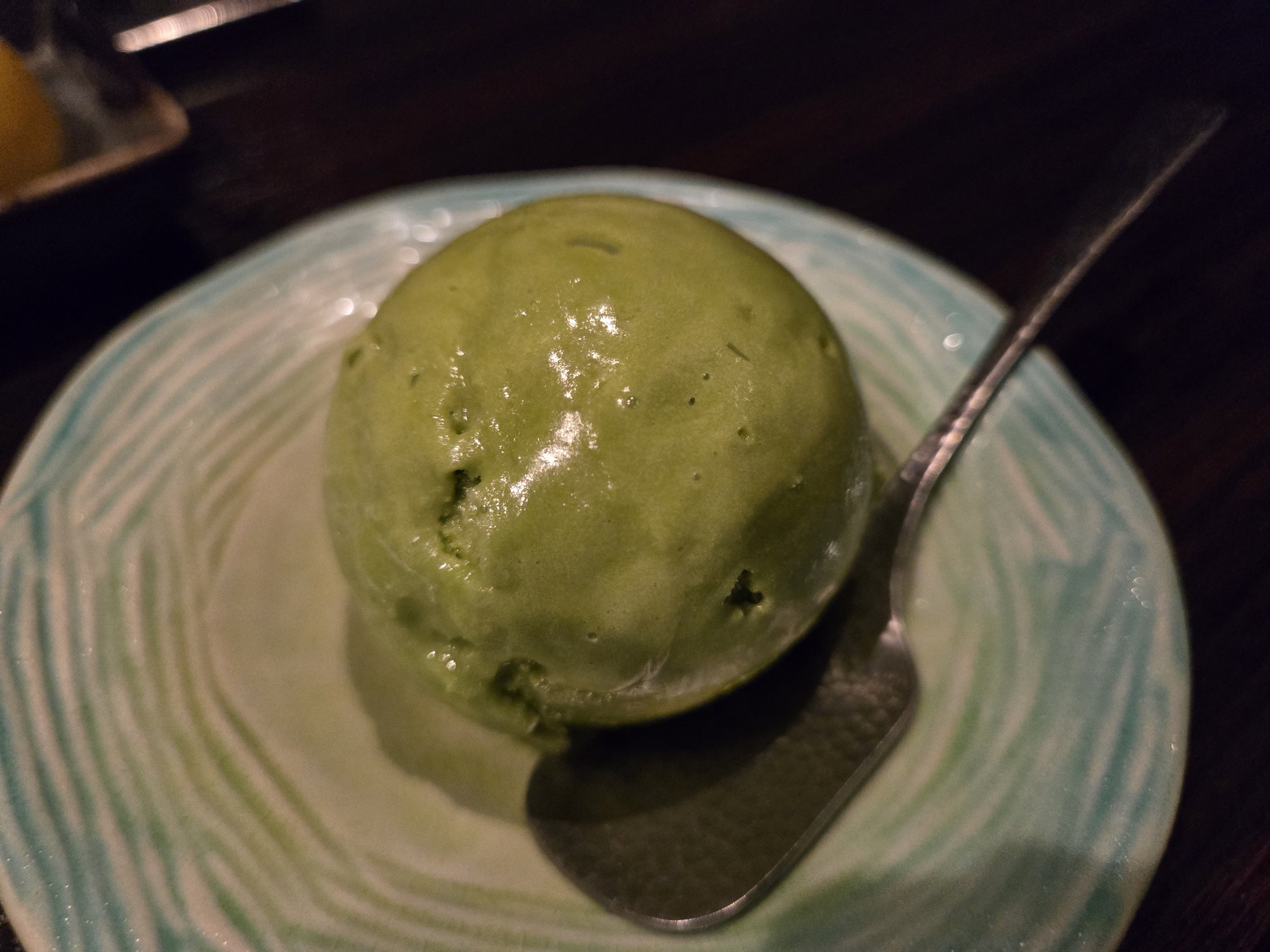 濃厚な抹茶アイスクリーム