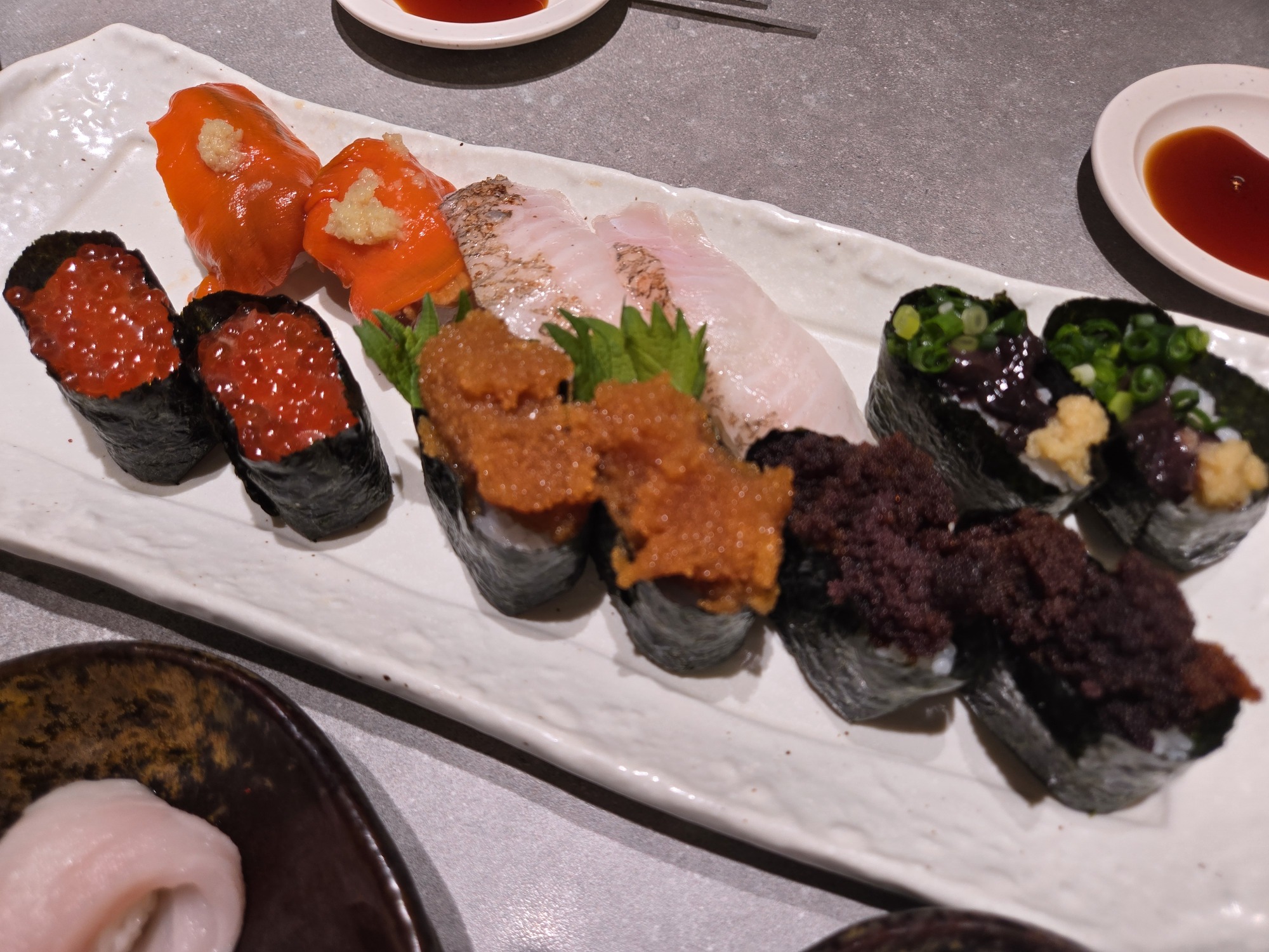 色とりどりの握り寿司