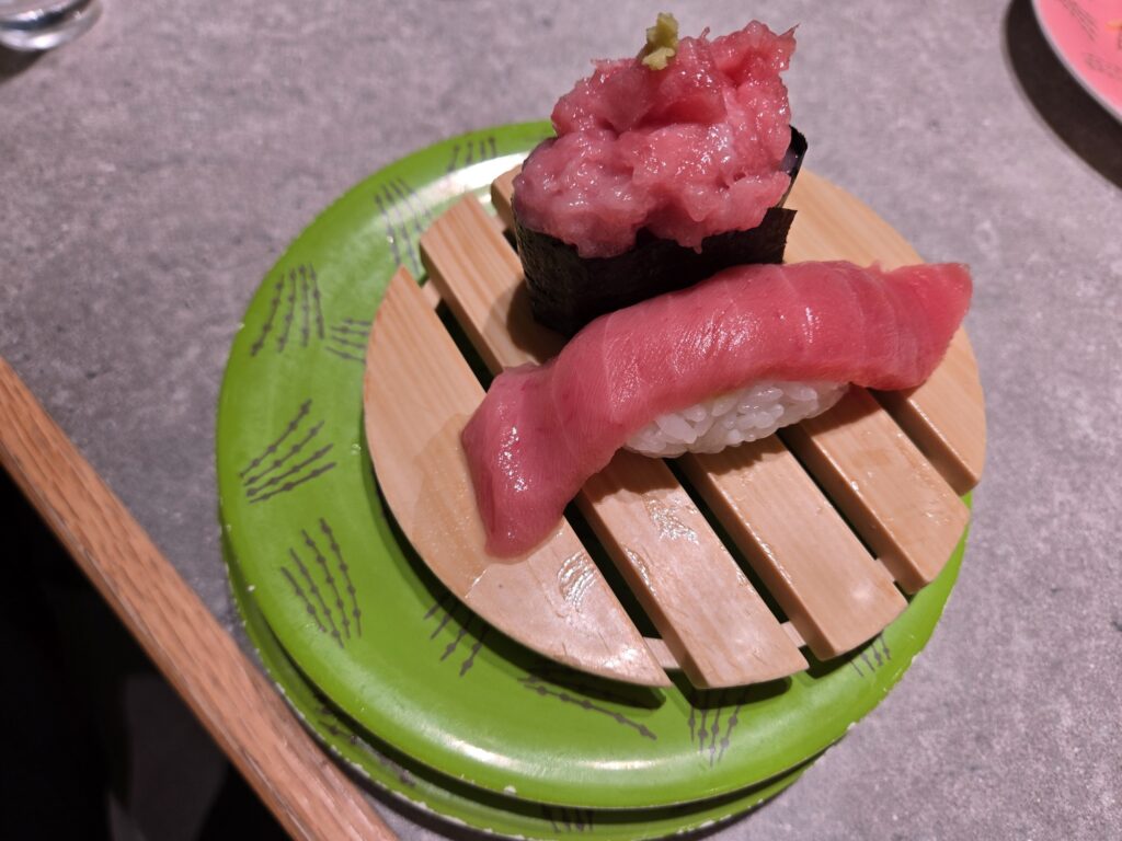 中トロとネギトロの握り寿司