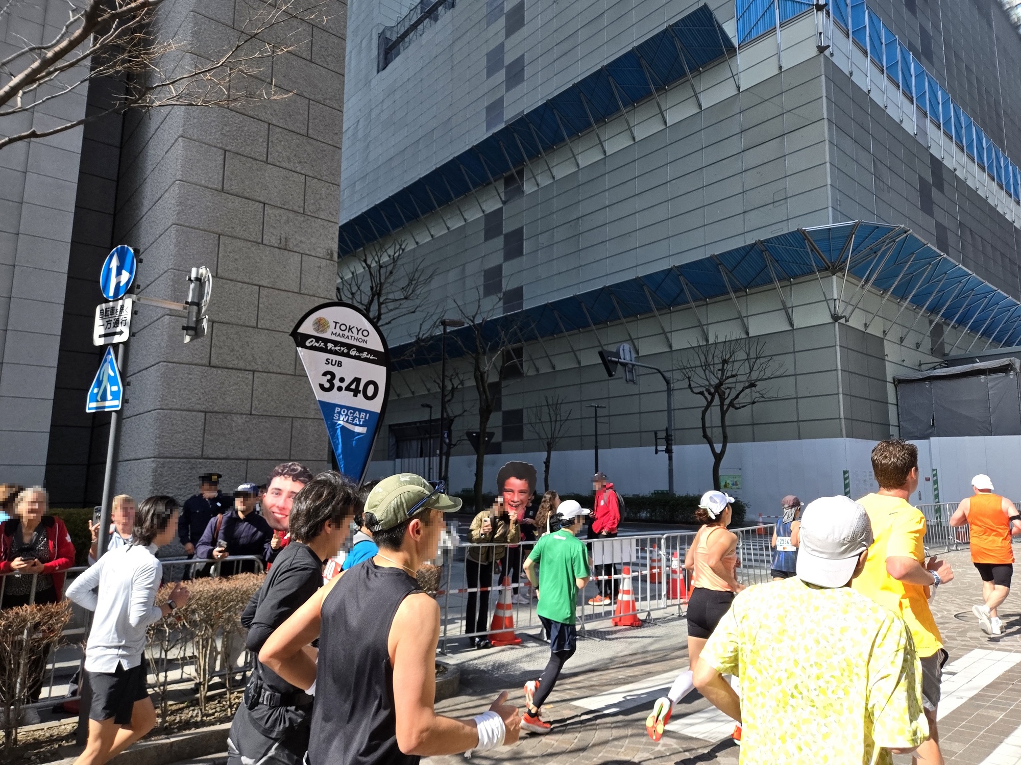 3時間40分のペースランナーとその集団