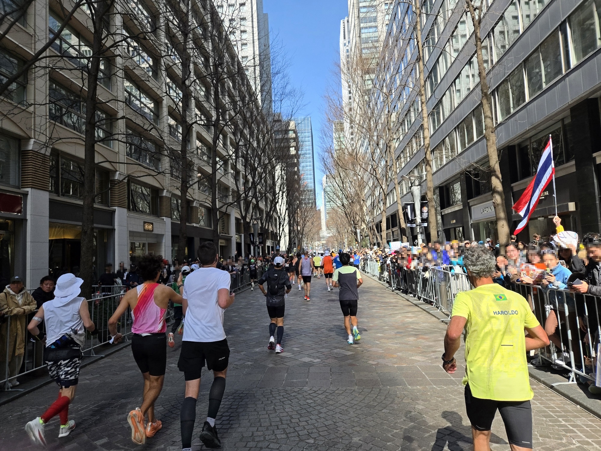 東京マラソン2026 丸の内仲通り ゴール直前の様子