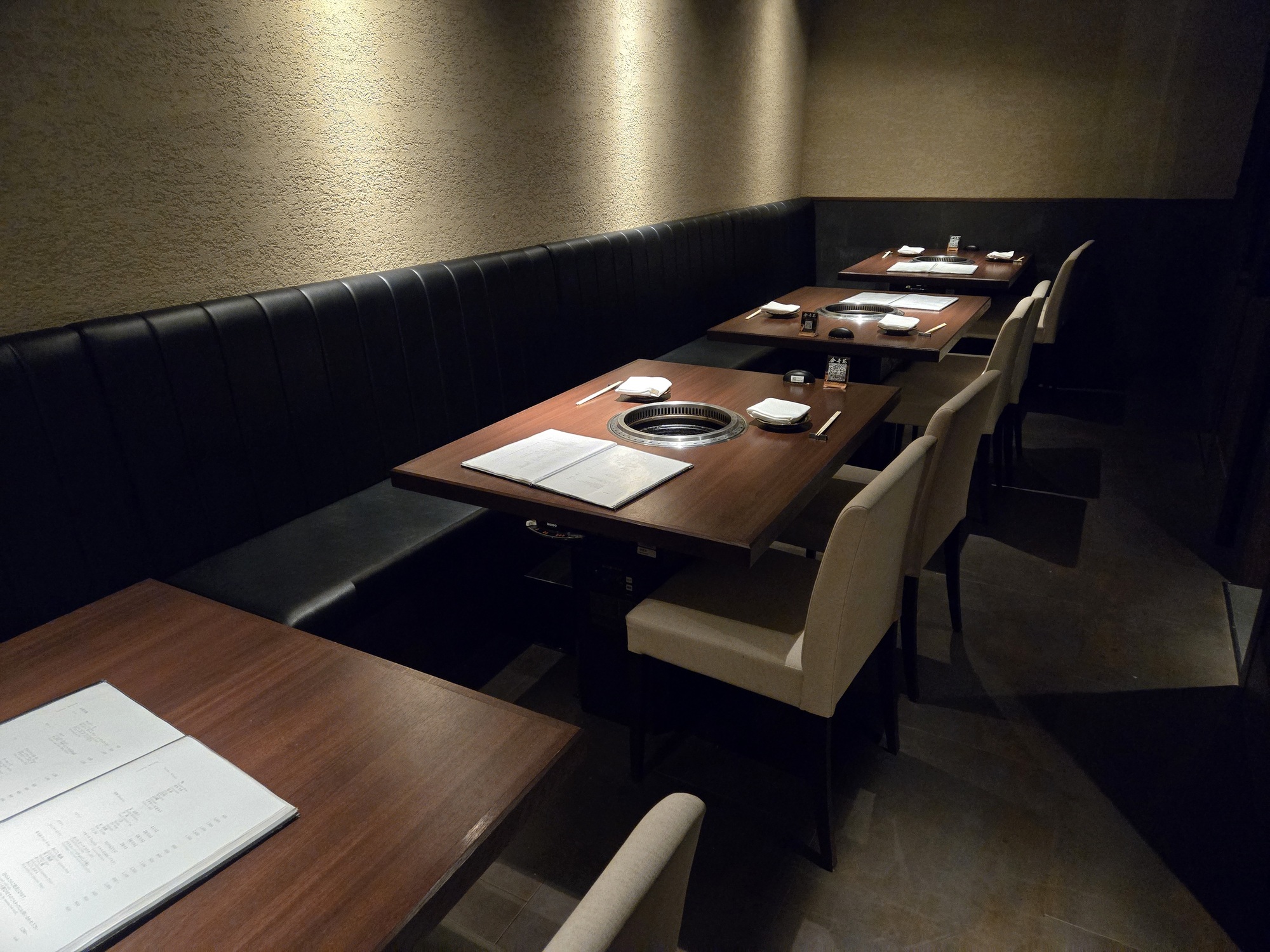 焼肉屋「合奇苑」の店内