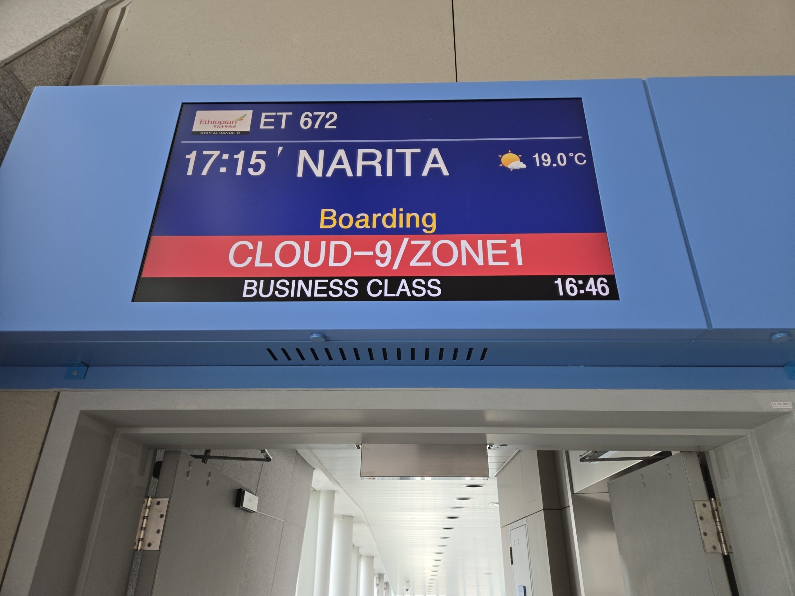 成田行き搭乗情報ディスプレイ