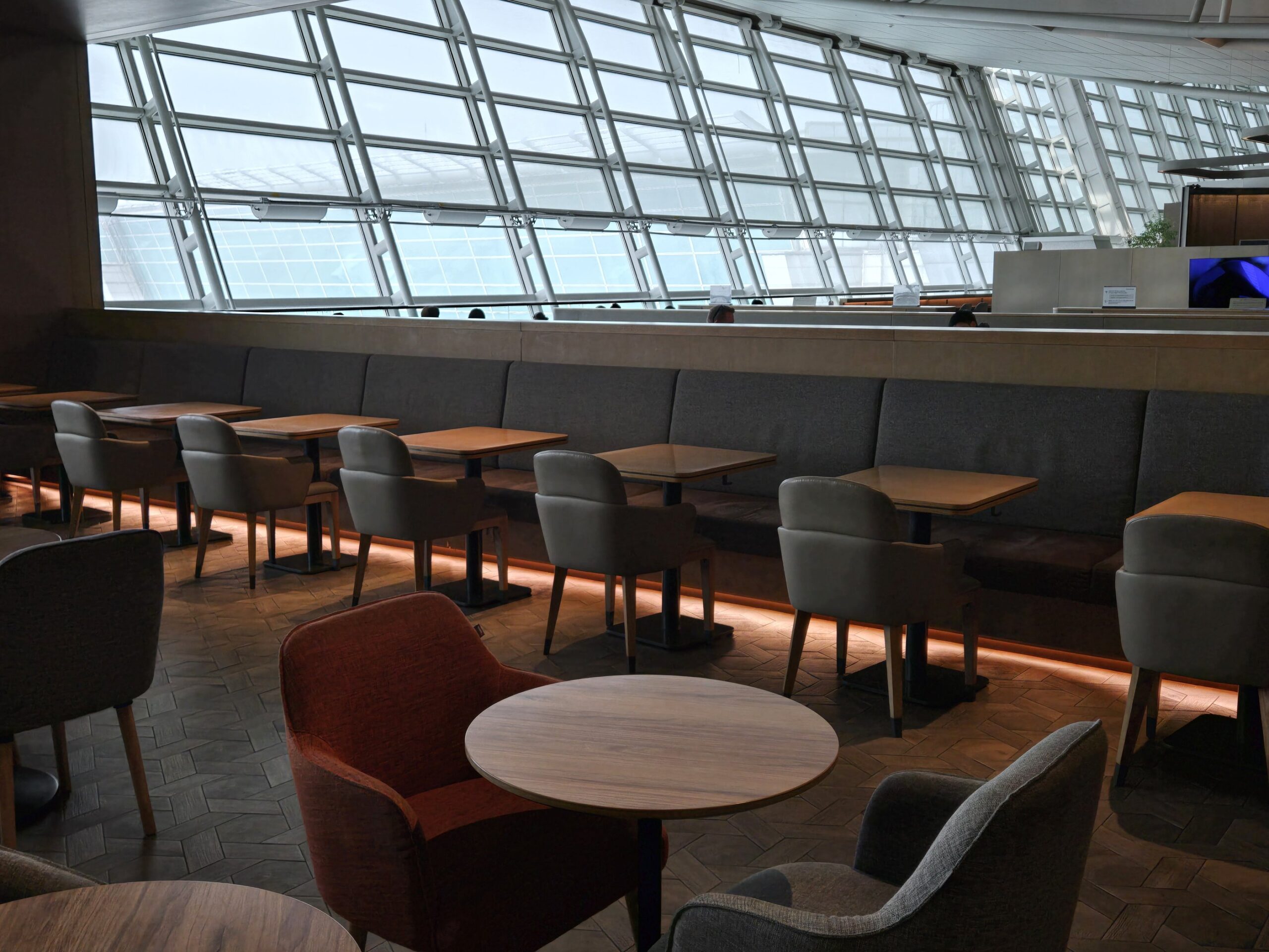 アシアナラウンジの広い座席エリア