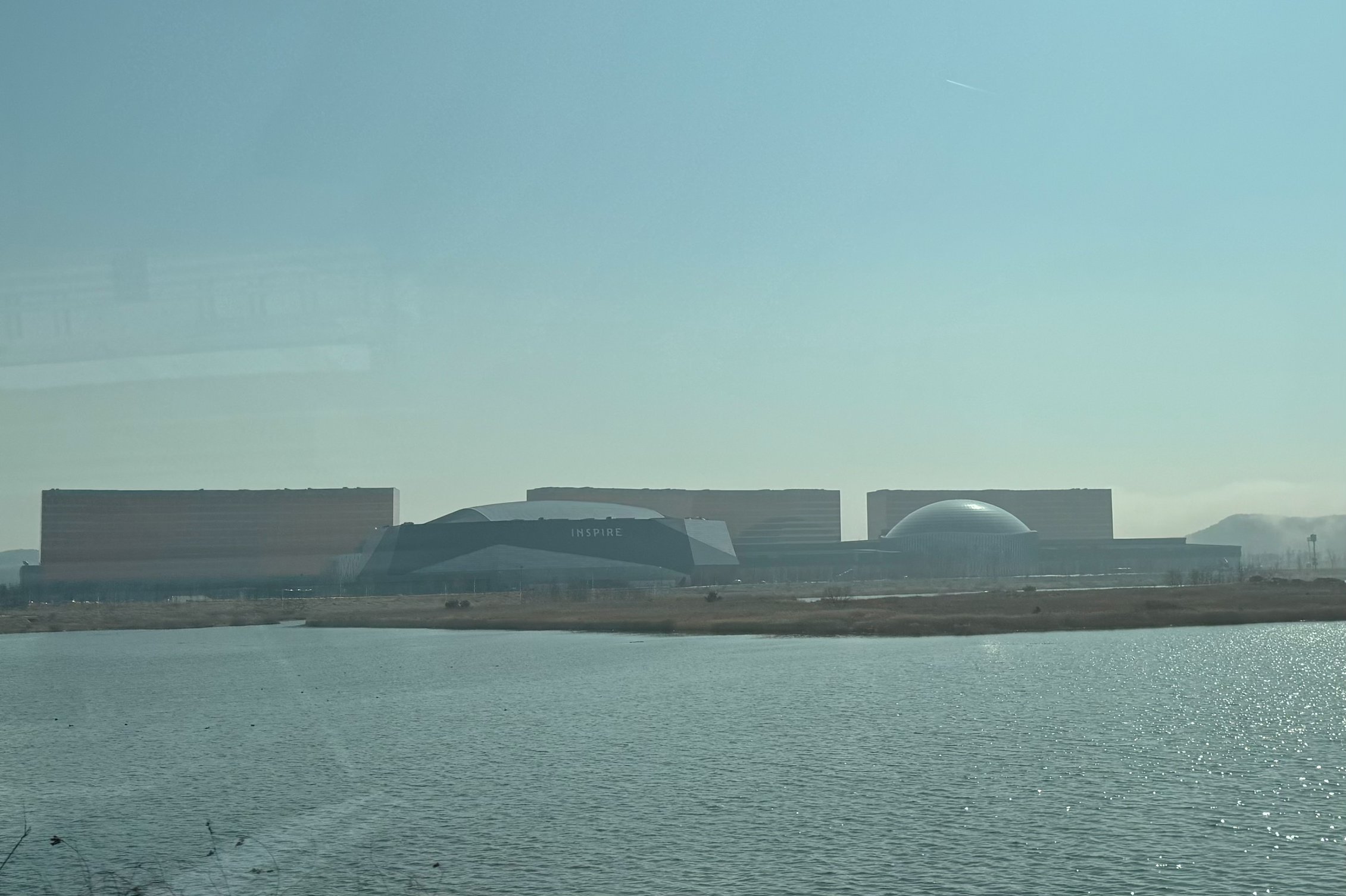 海の向こうに見えるインスパイアリゾート