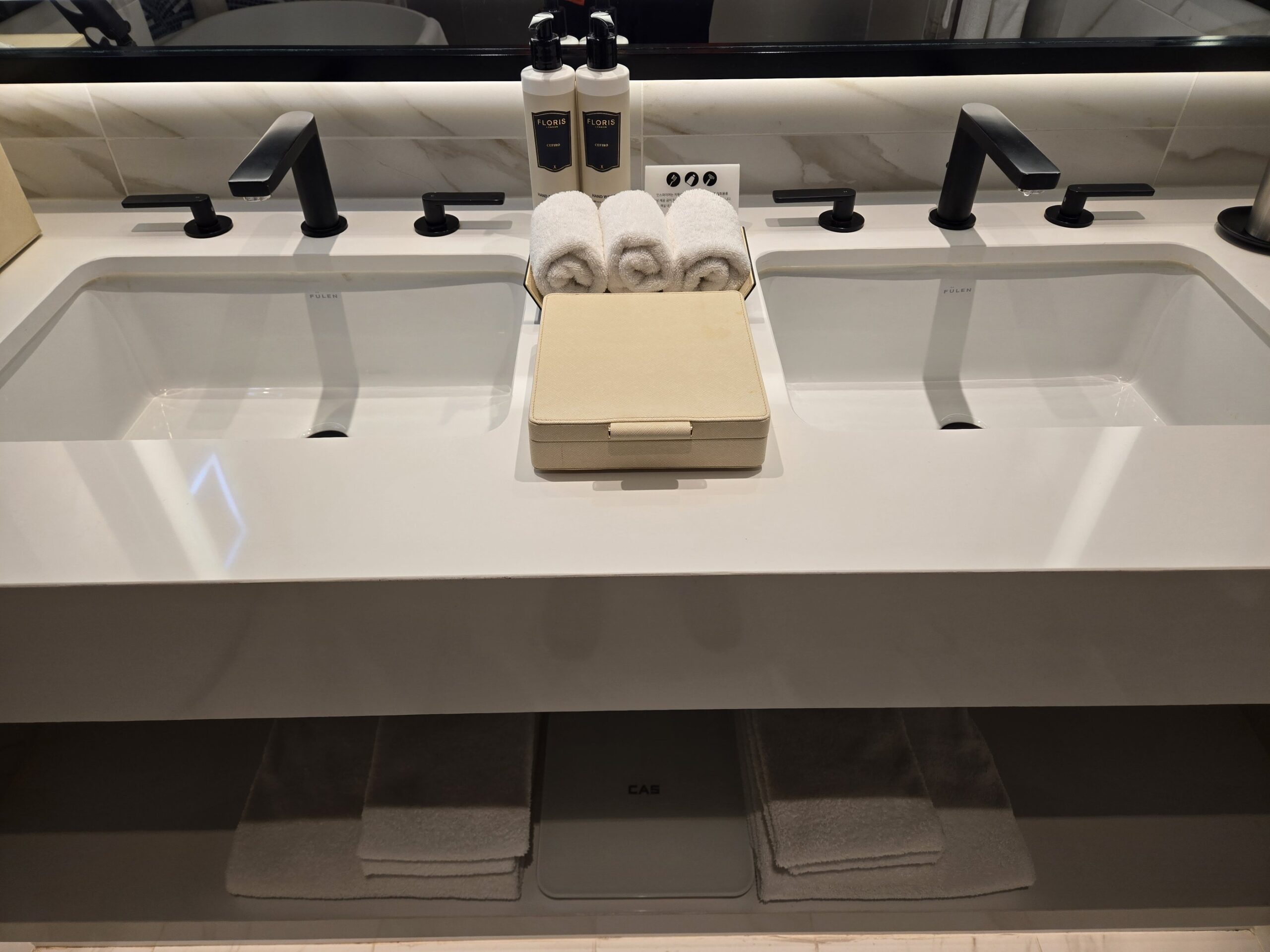 洗面台とタオルセット