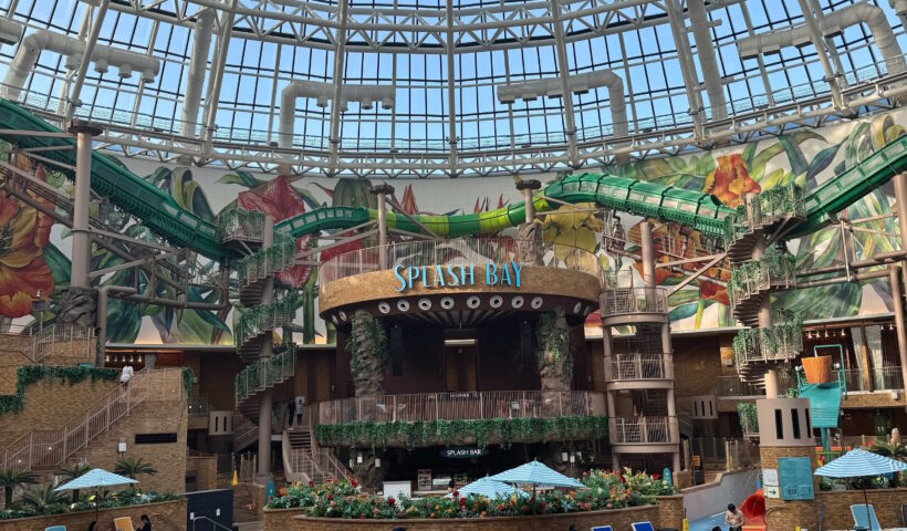 Splash Bayの屋内プールエリア