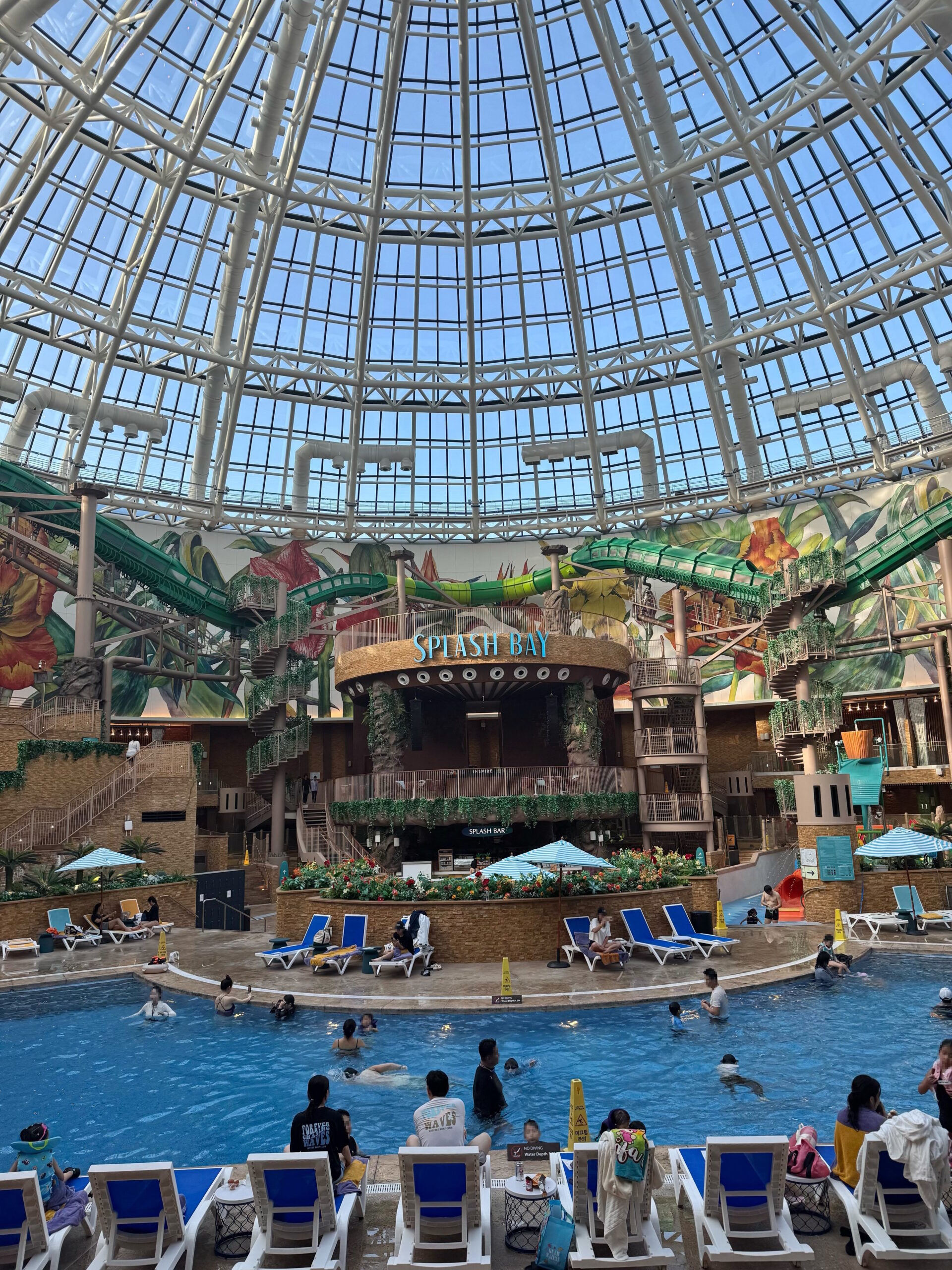 Splash Bayの屋内プールエリア