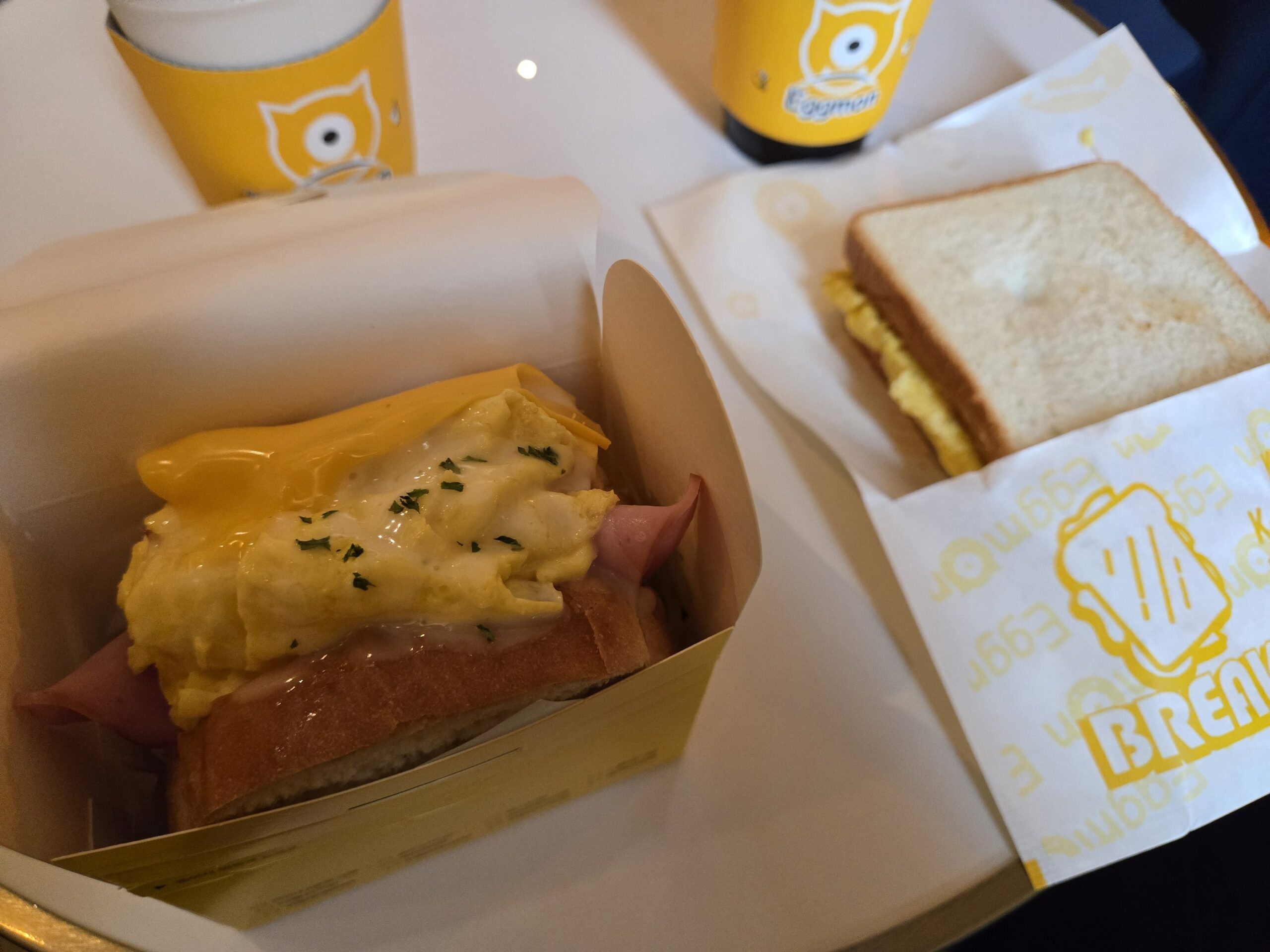 Eggmonのエッグサンドとトースト