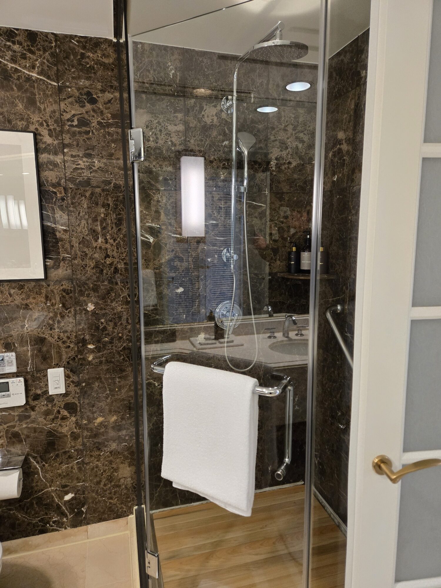 シャワールーム