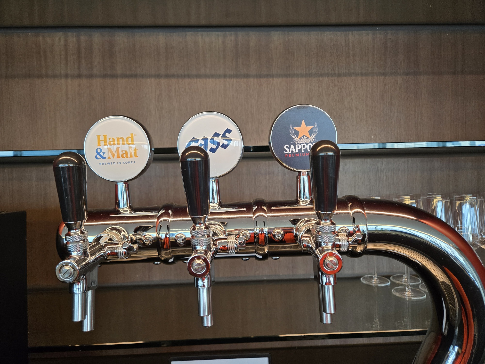 ラウンジのビールサーバー