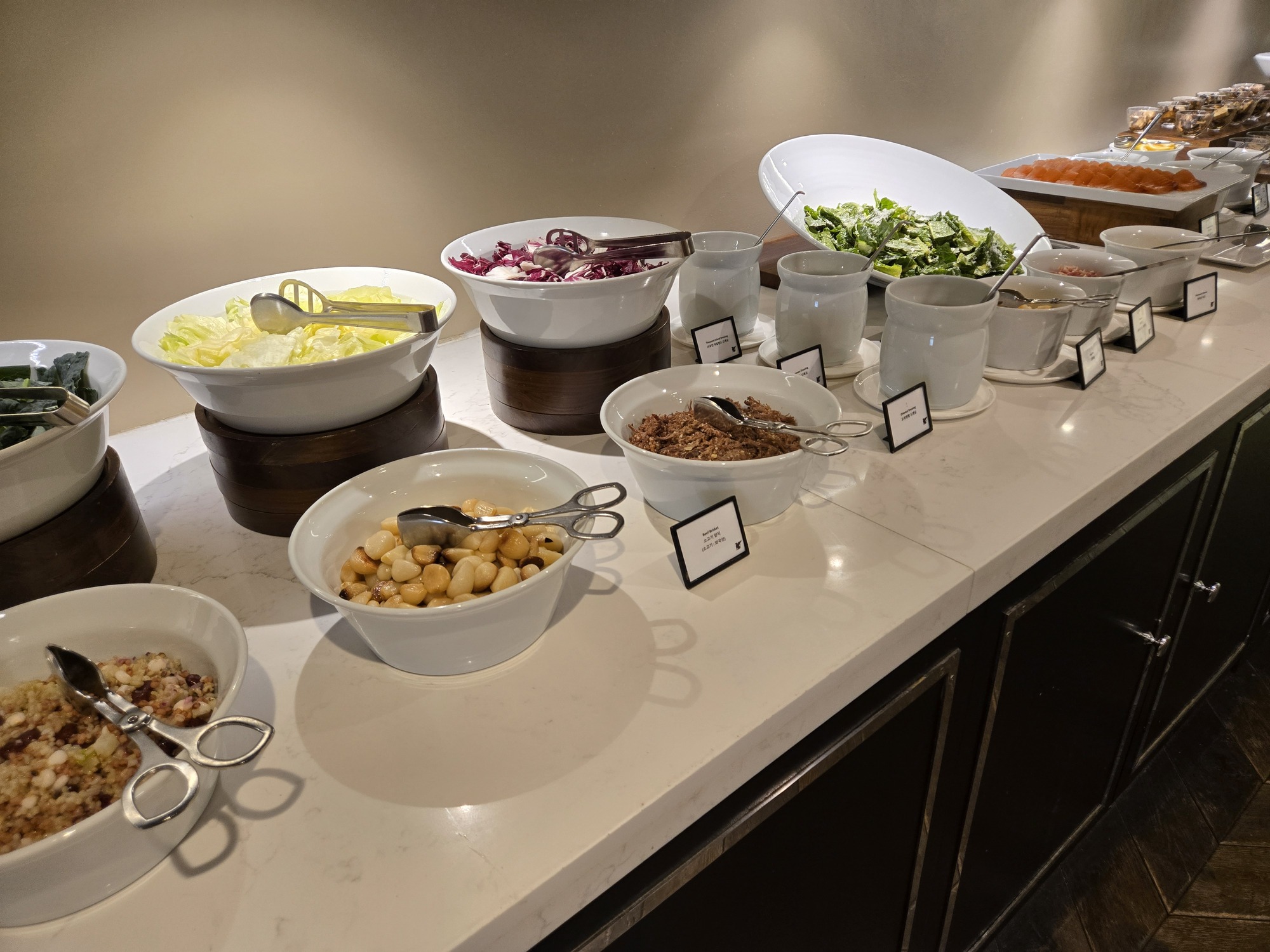 サラダバー、新鮮野菜、ホテルビュッフェ