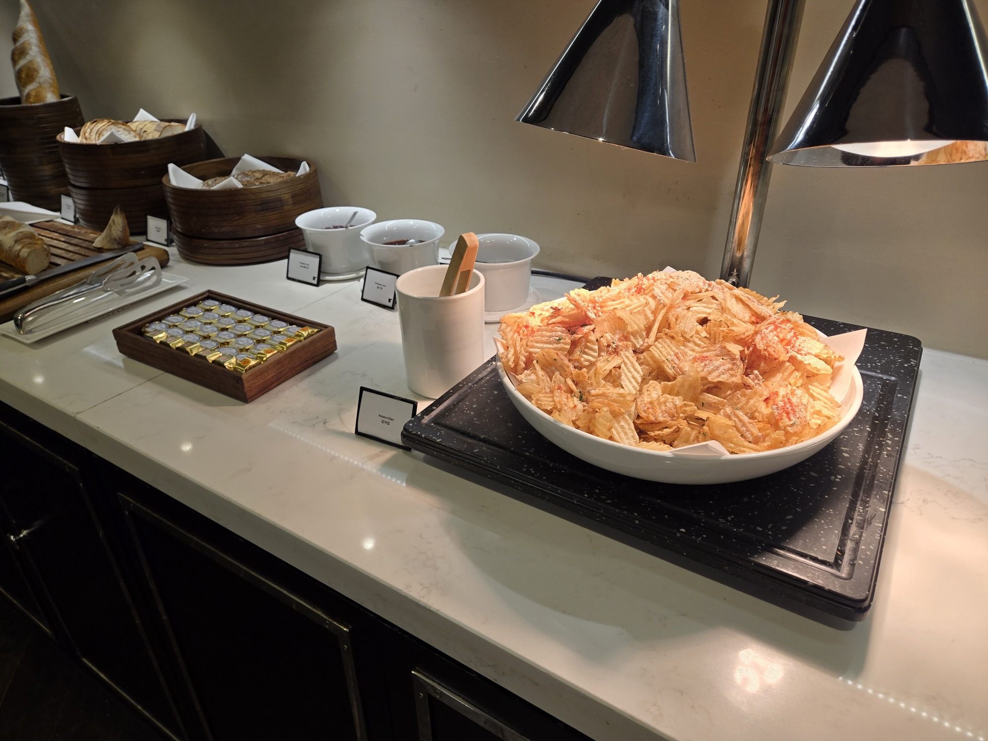 ラウンジ、スナックコーナーの様子