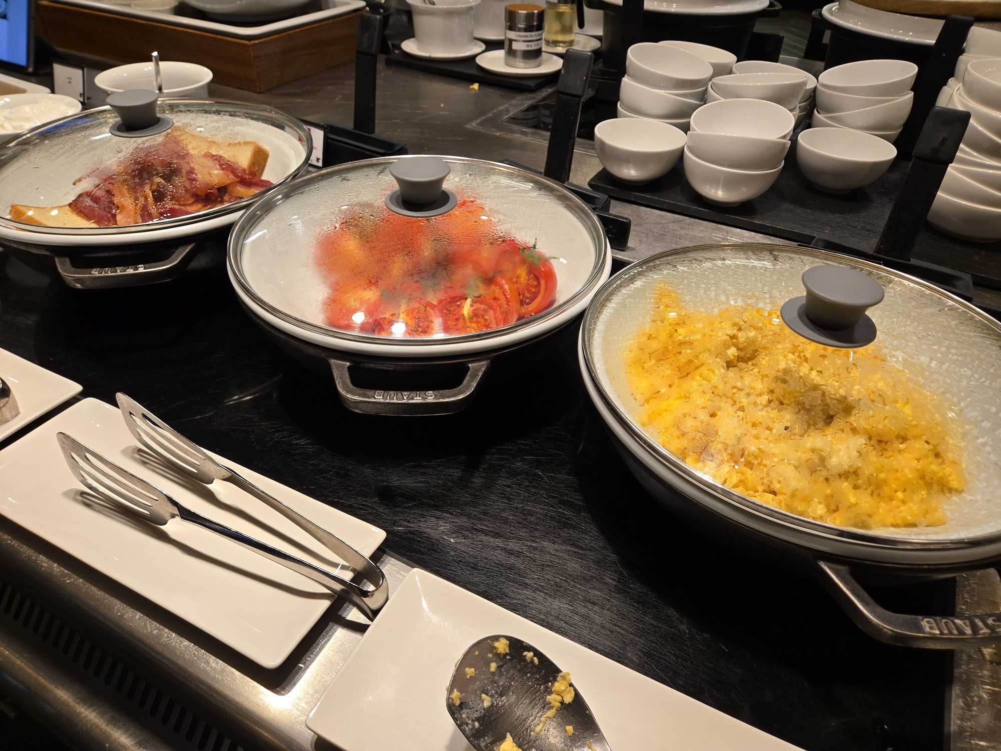 温かい料理ビュッフェ