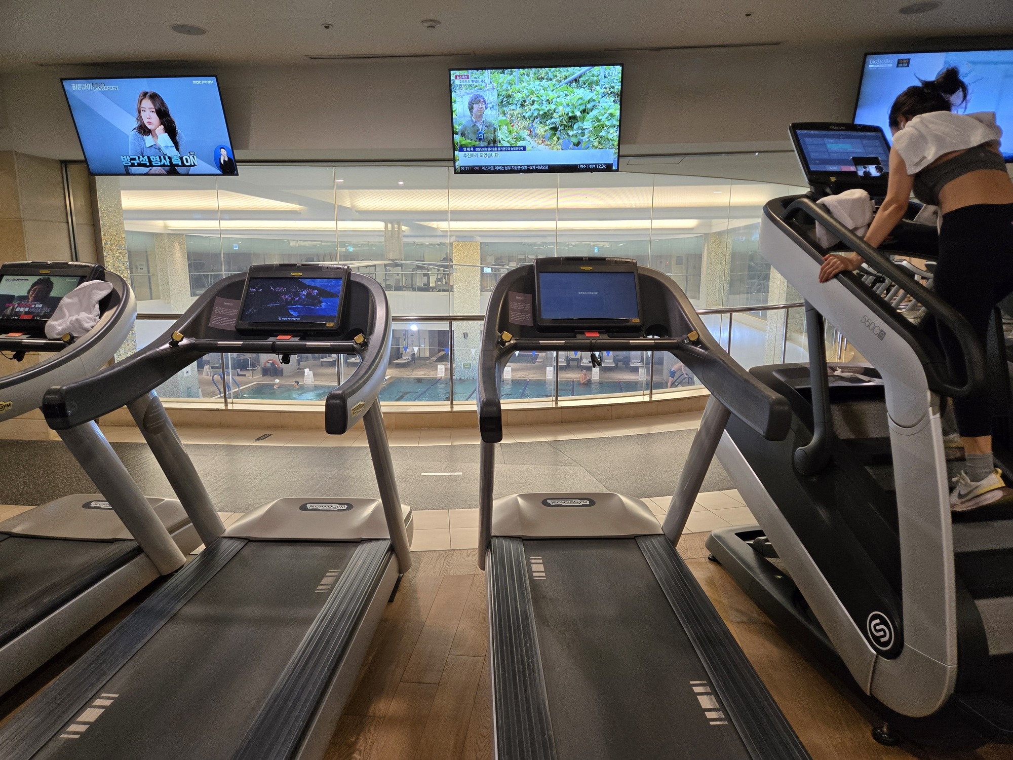 トレッドミルとテレビ