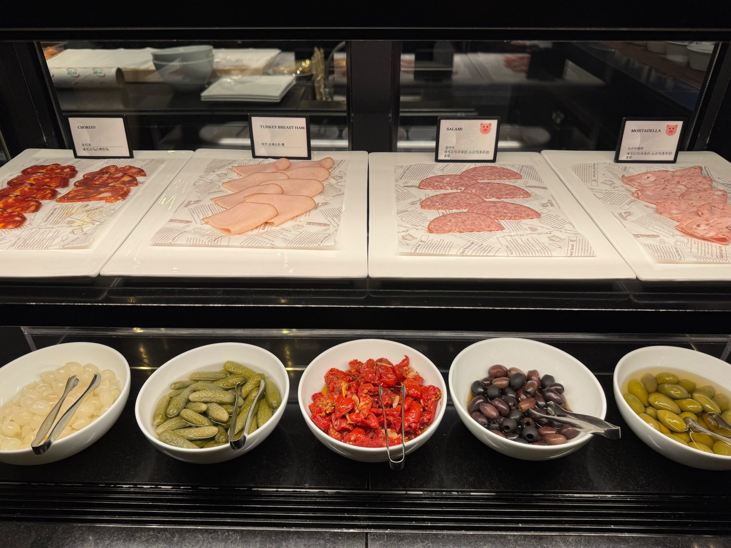 各種ハムとピクルス