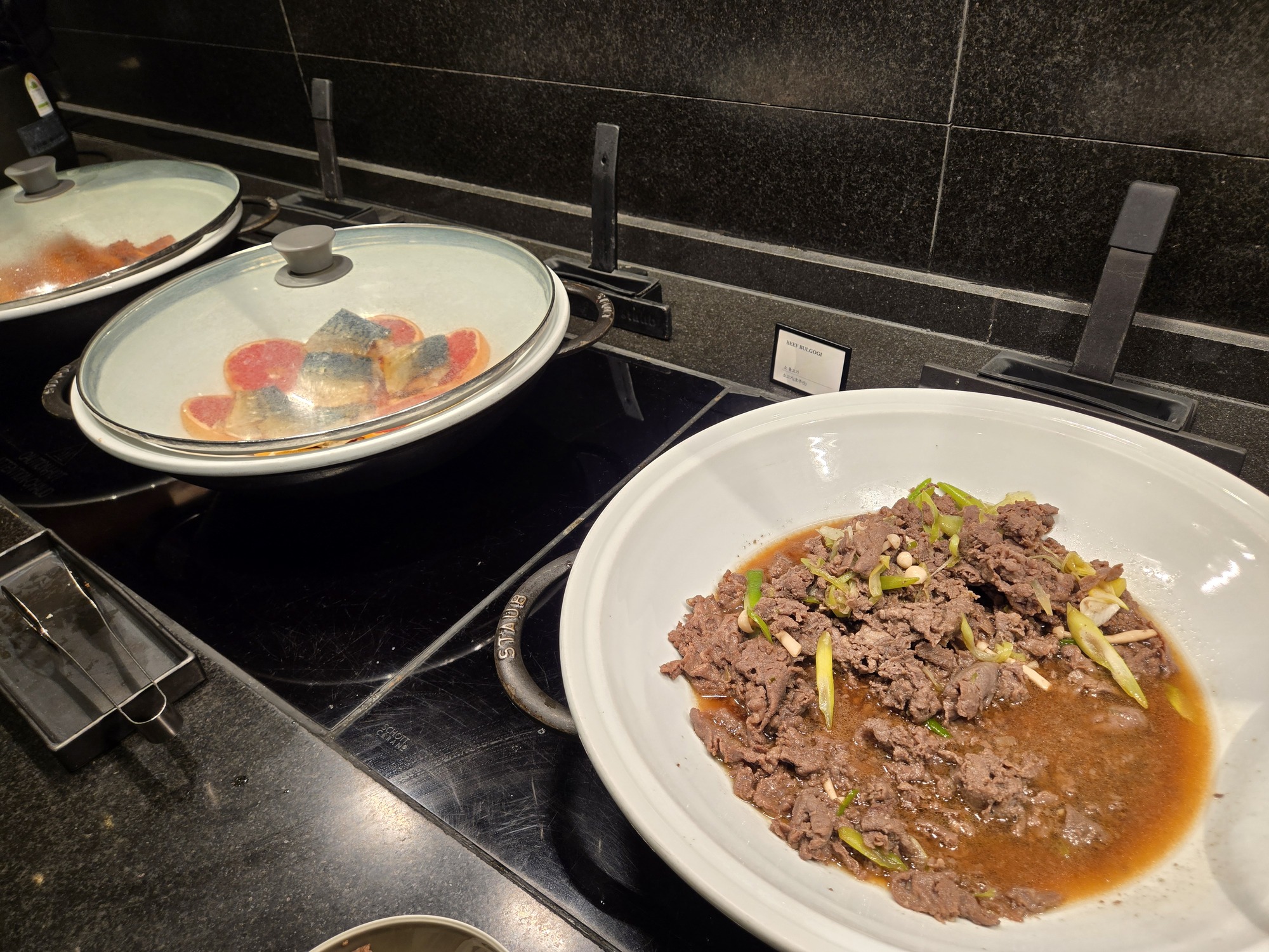 プルコギなどの韓国料理