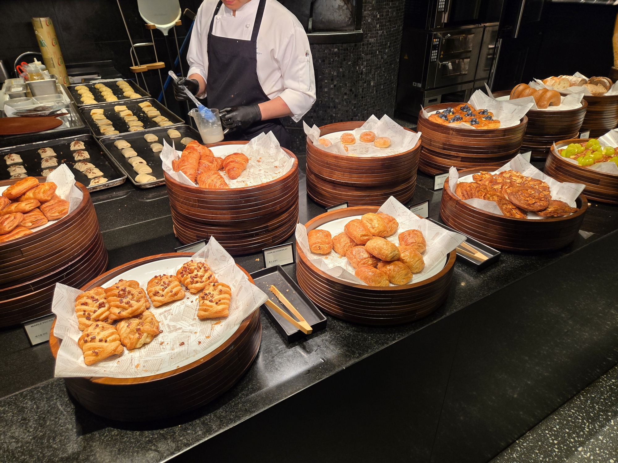 ビュッフェパン種類豊富焼きたて