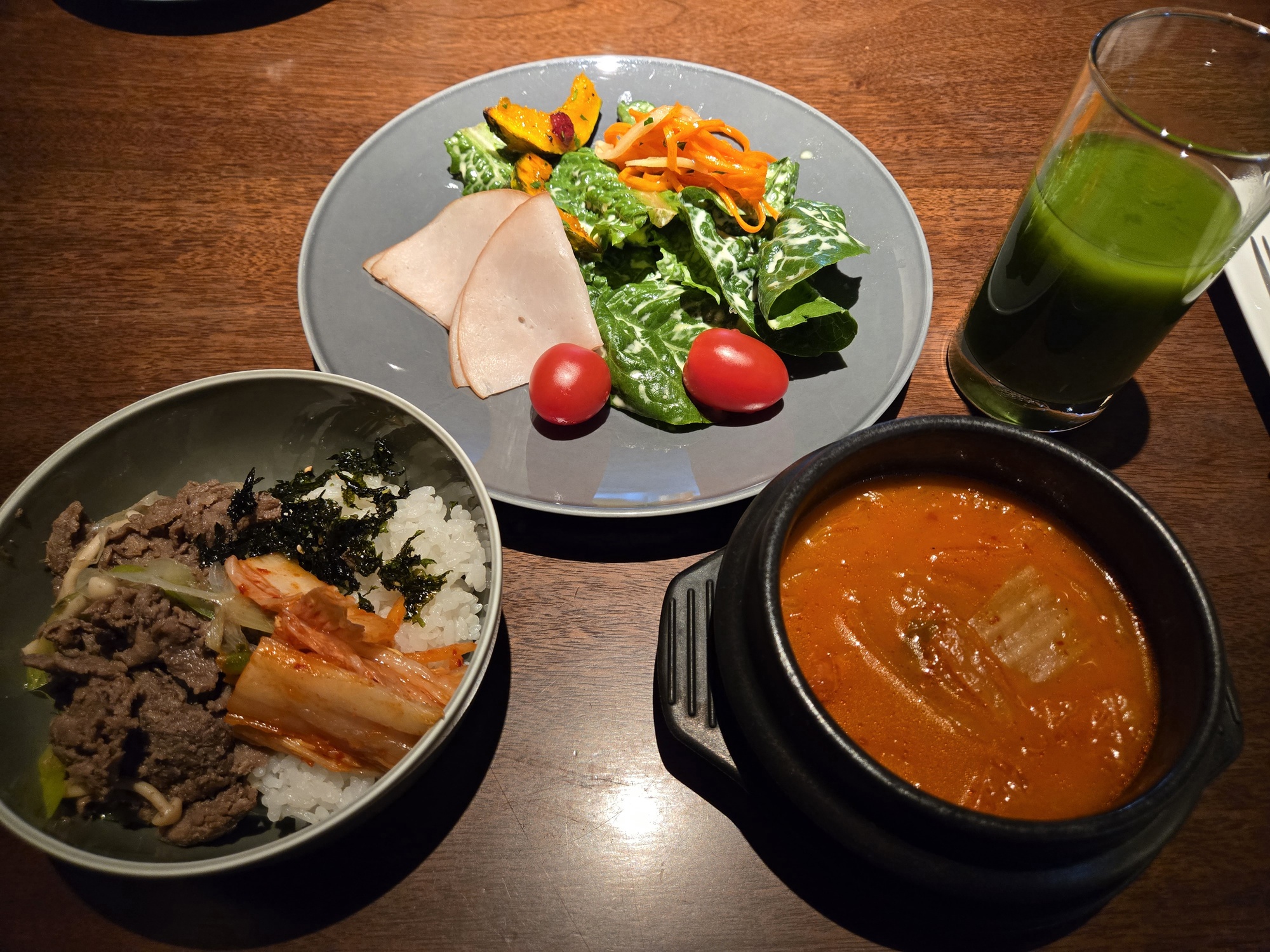 キムチとご飯、スープのセット