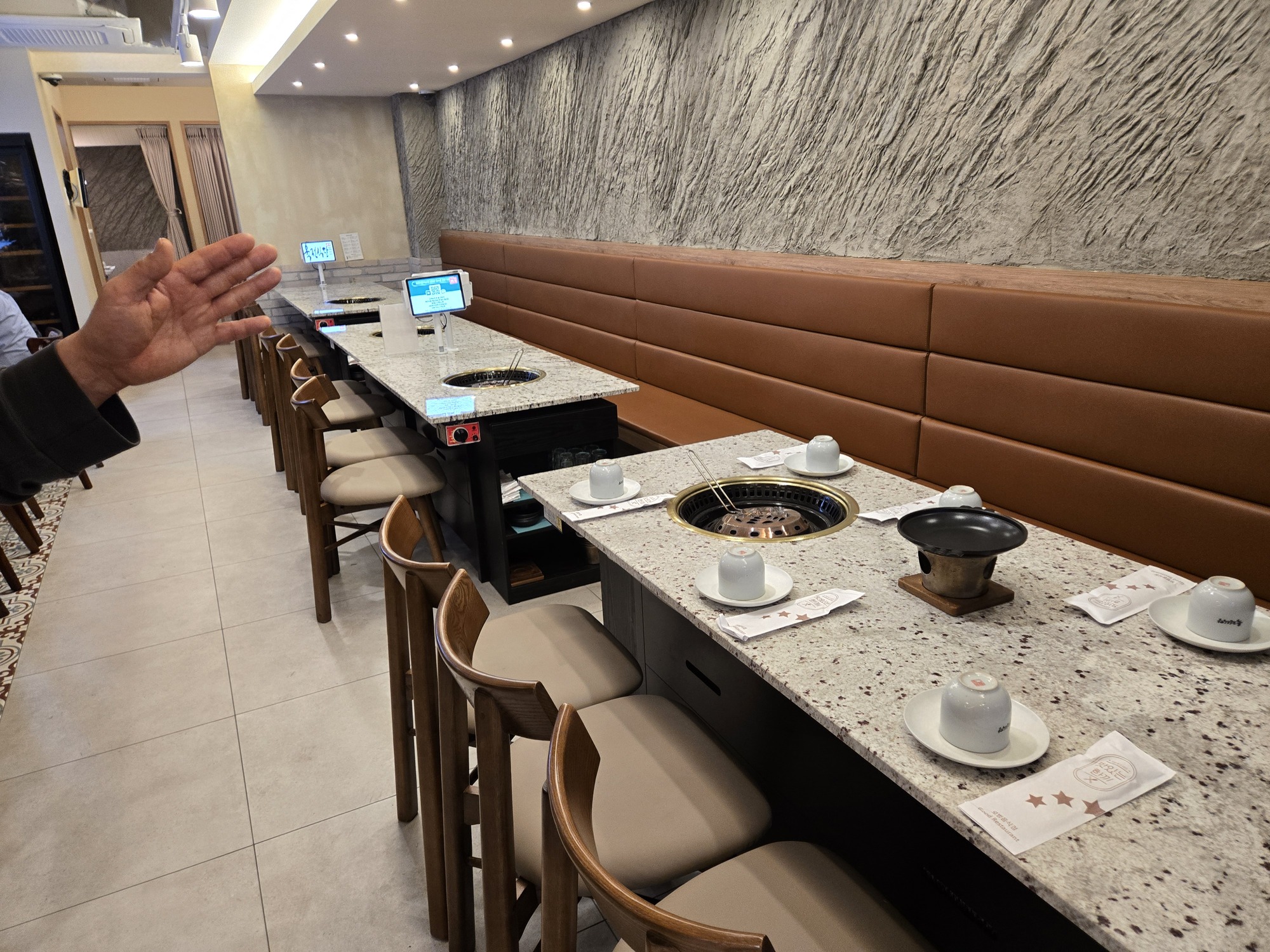 肉典食堂4号店の内観