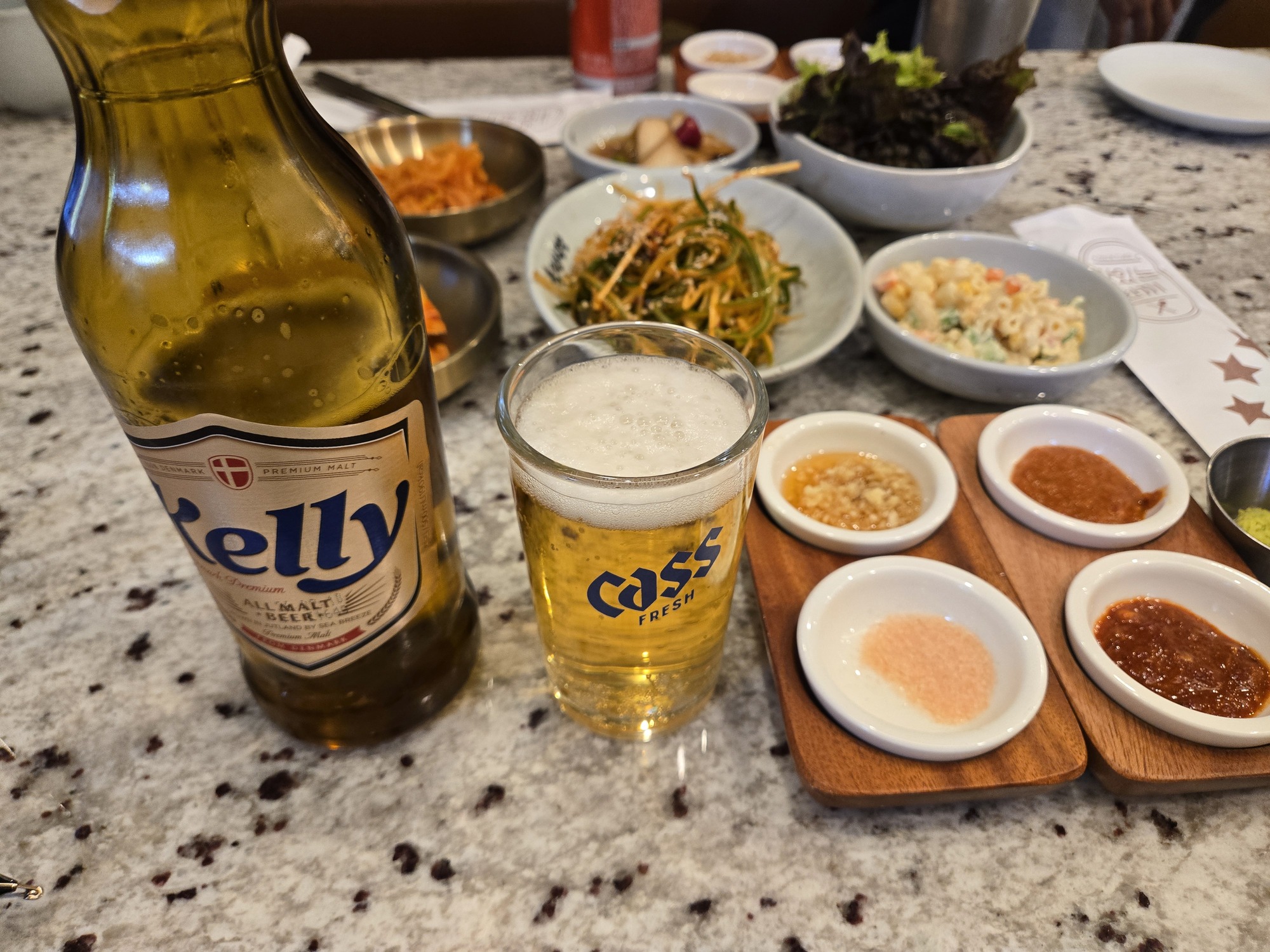 瓶ビールとサイドディッシュ