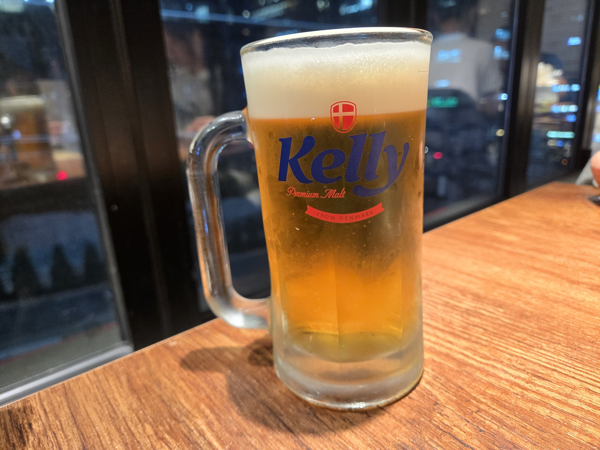 東京レストランビールジョッキ冷たい飲み物
