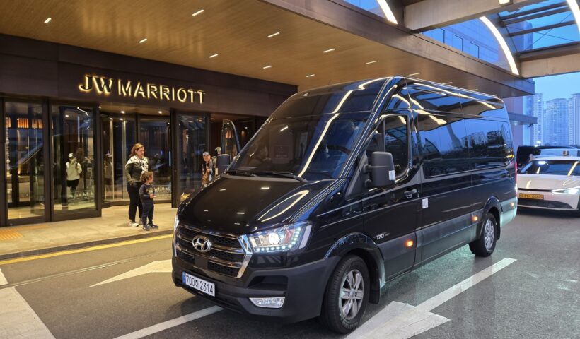 JWマリオットホテル入口とヒュンダイ・ソラティ