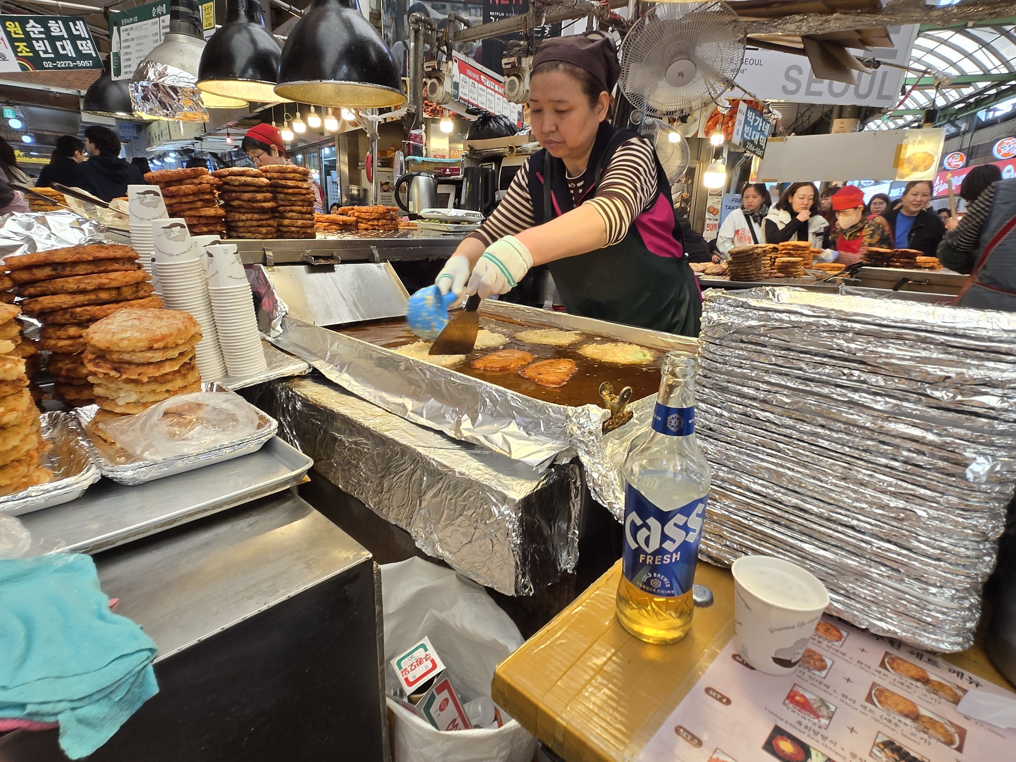 チヂミを作る屋台