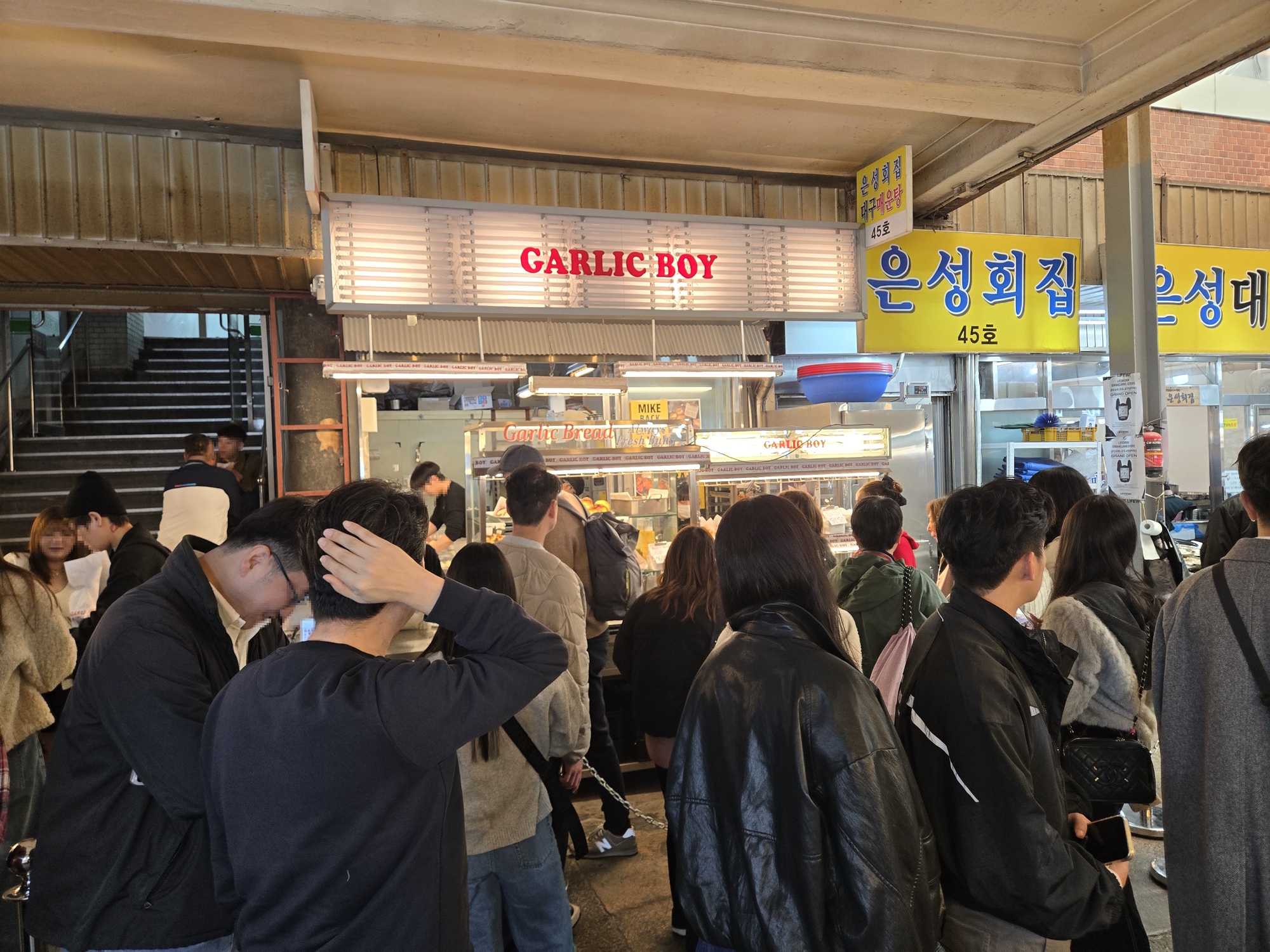 ガーリックボーイの行列