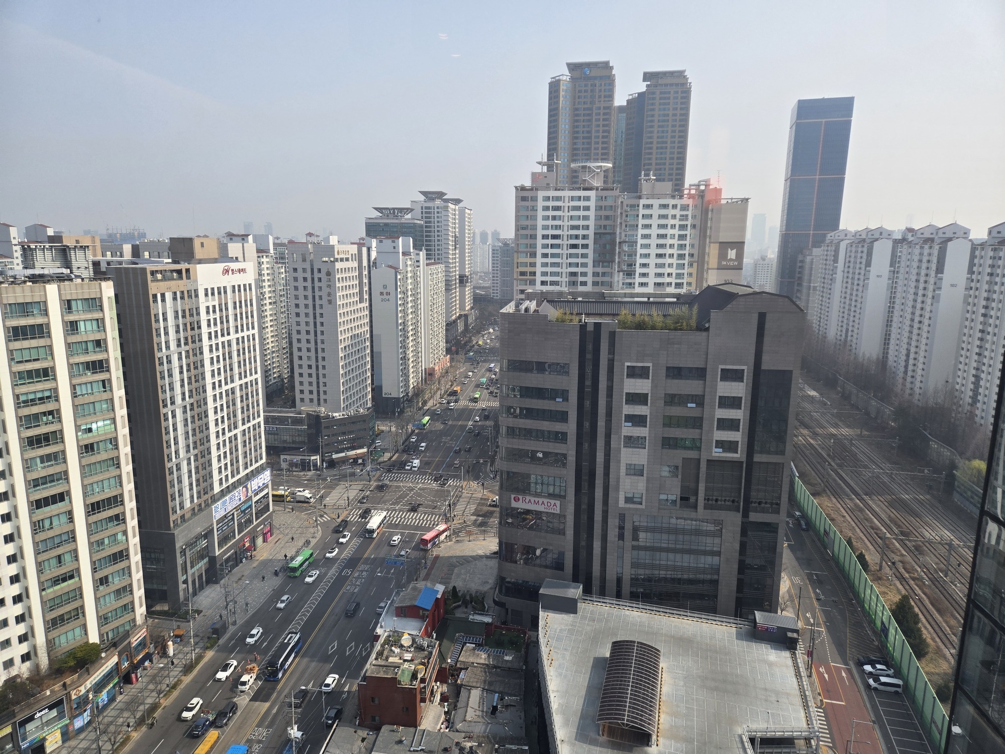 客室の窓の外の景色