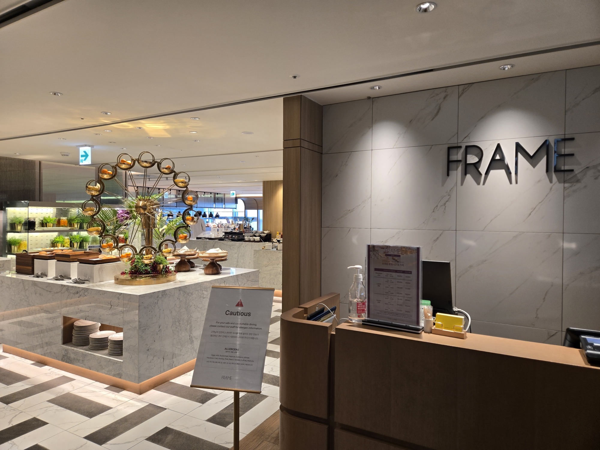 朝食会場FRAMEの入り口