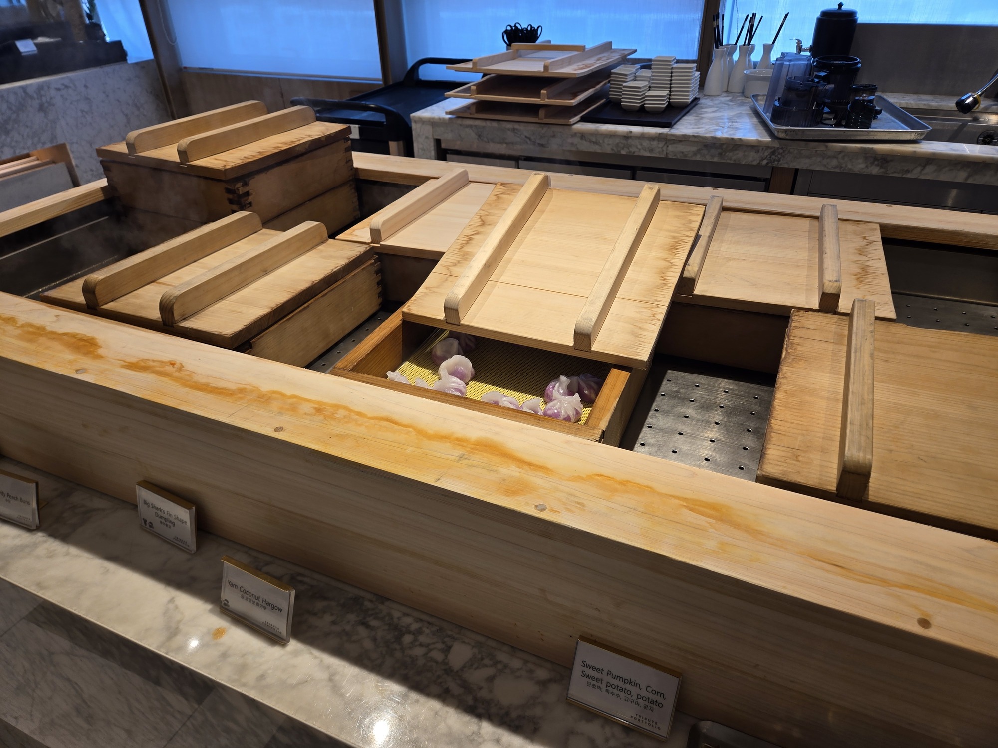 朝食ビュッフェの蒸し料理