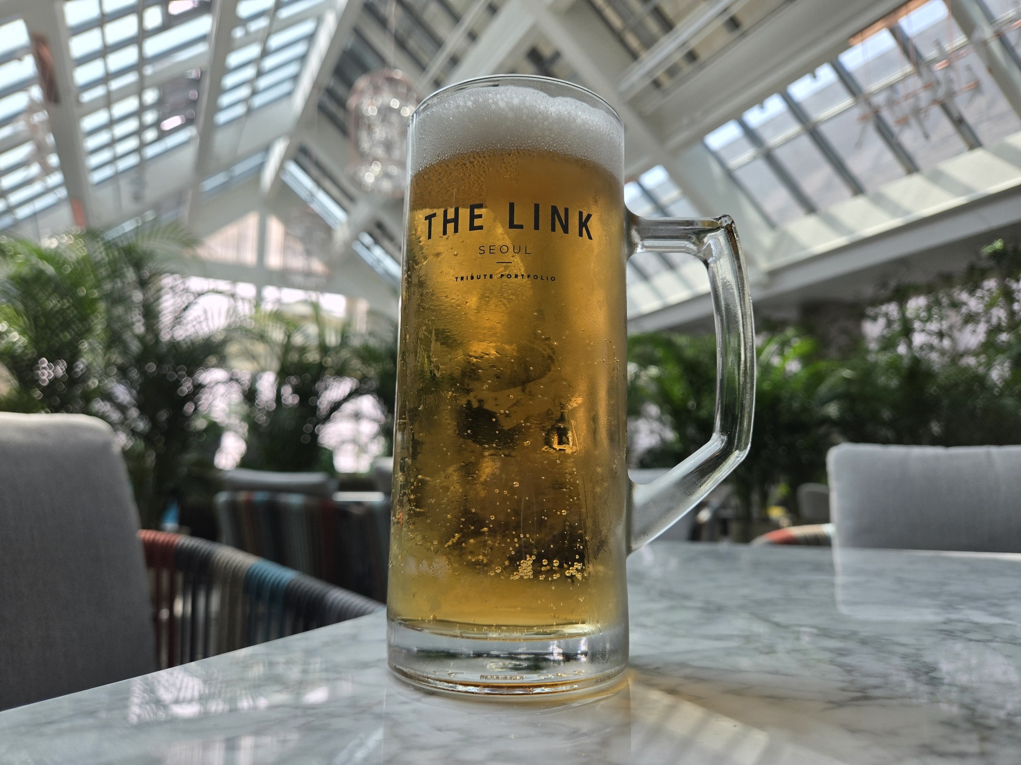 ロゴ入りビールグラス