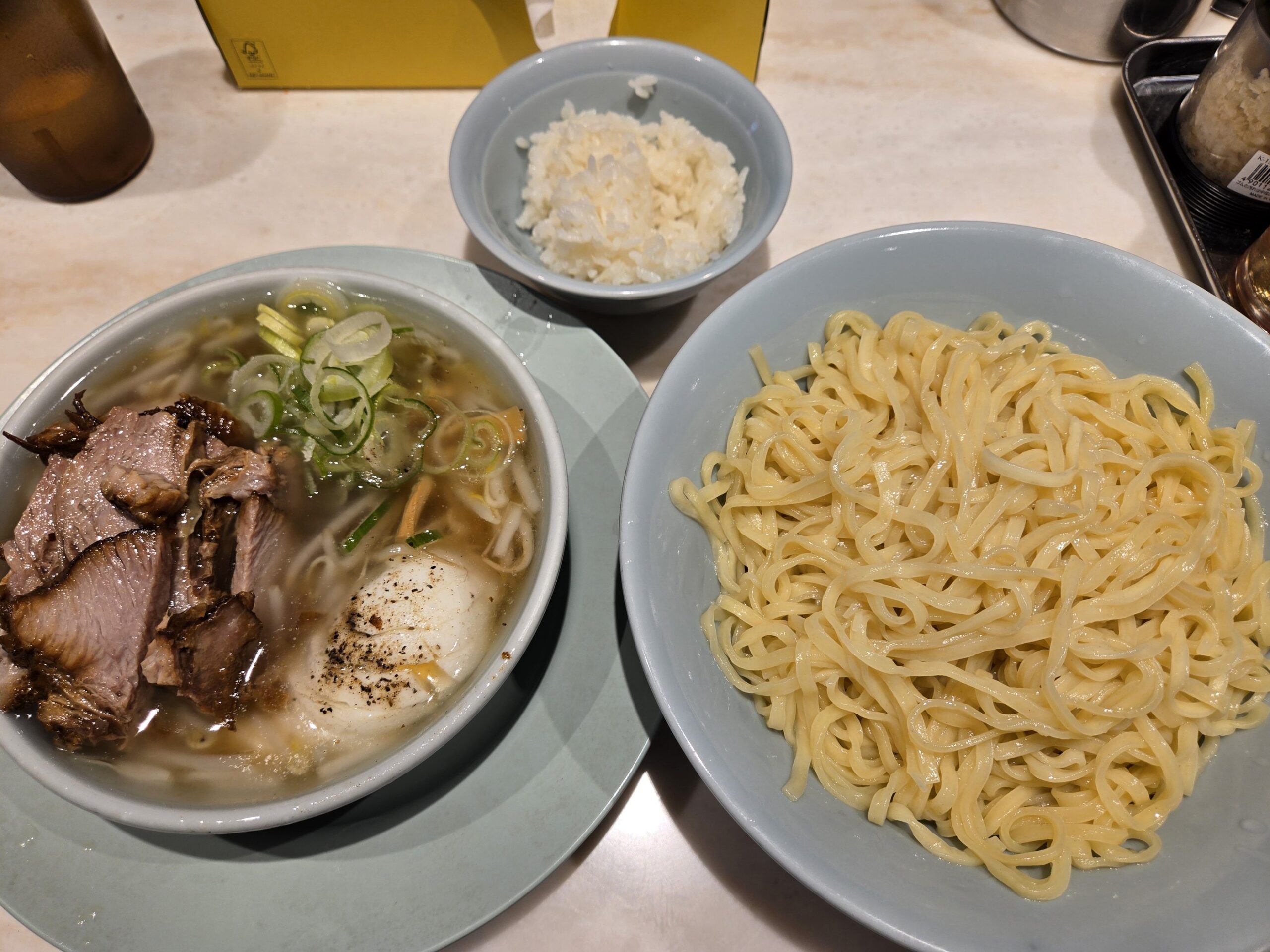 つけ麺セットとスープ、チャーシュー、ネギ