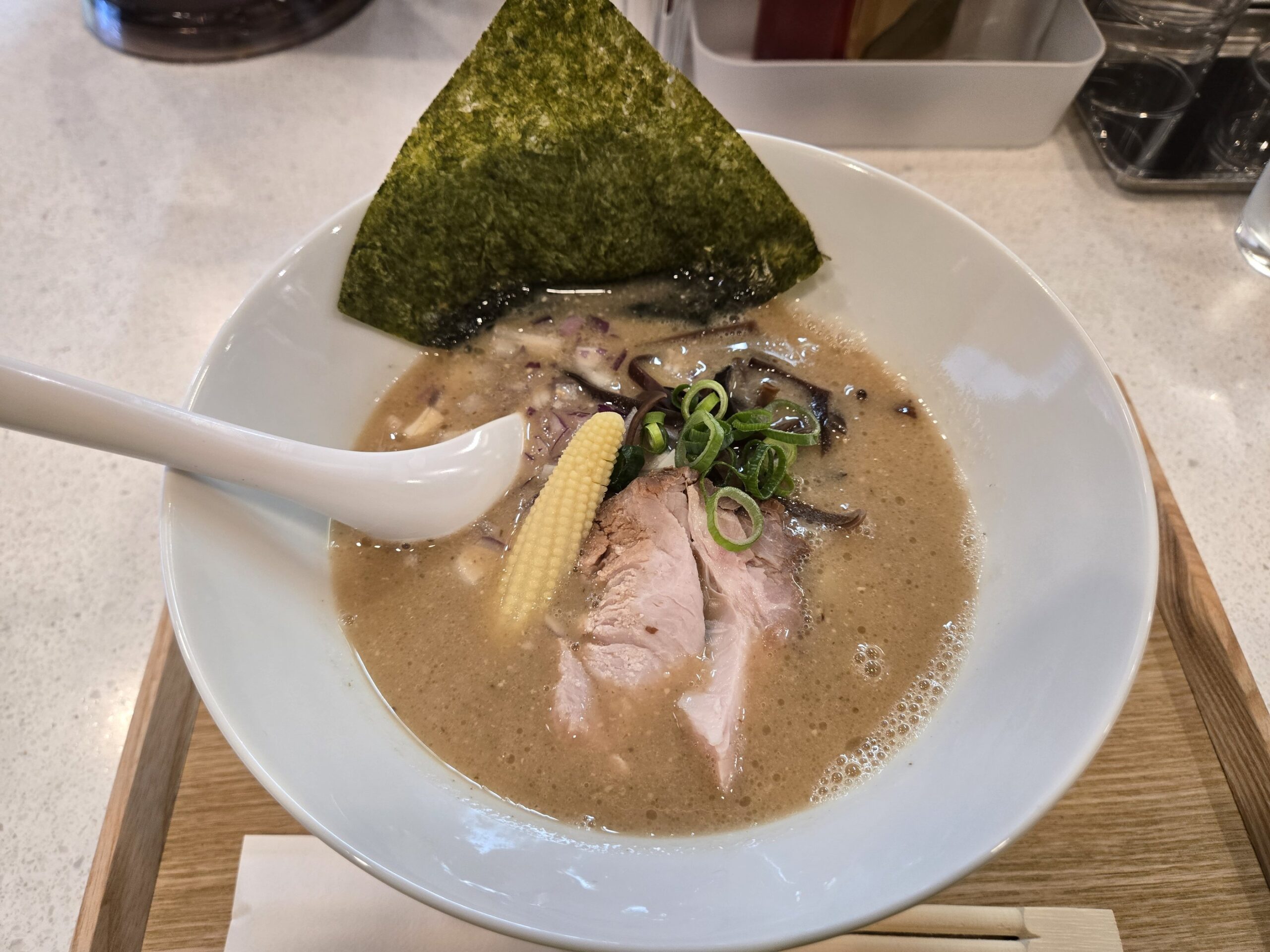 かくい味噌ラーメン、海苔、スープ、チャーシュー