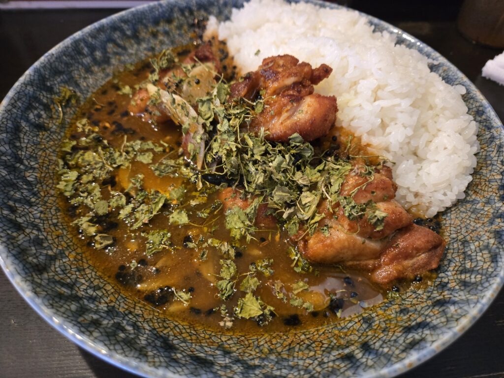 ハーブたくさんのチキン入りカレーライス