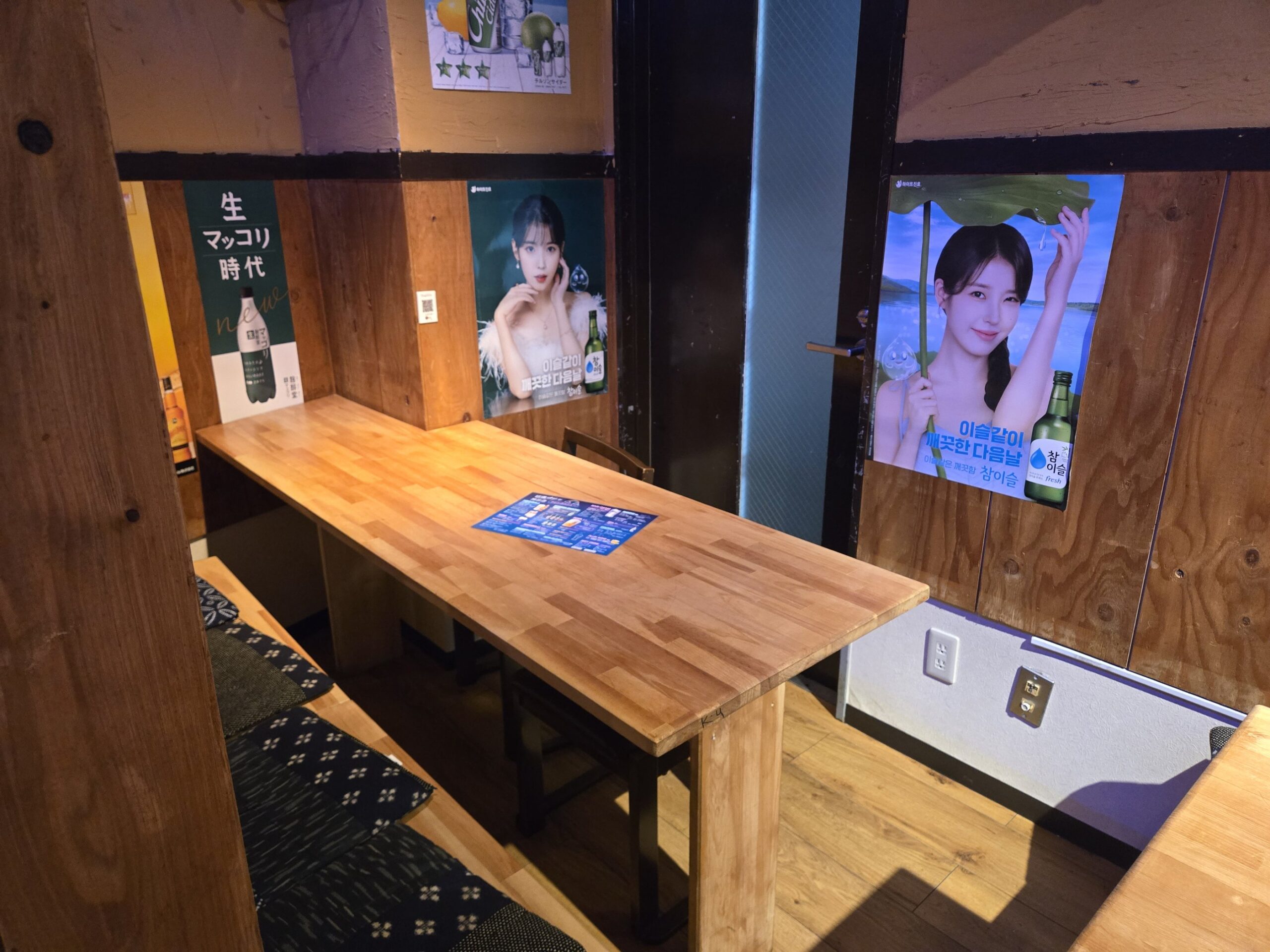 店内 個室のテーブル