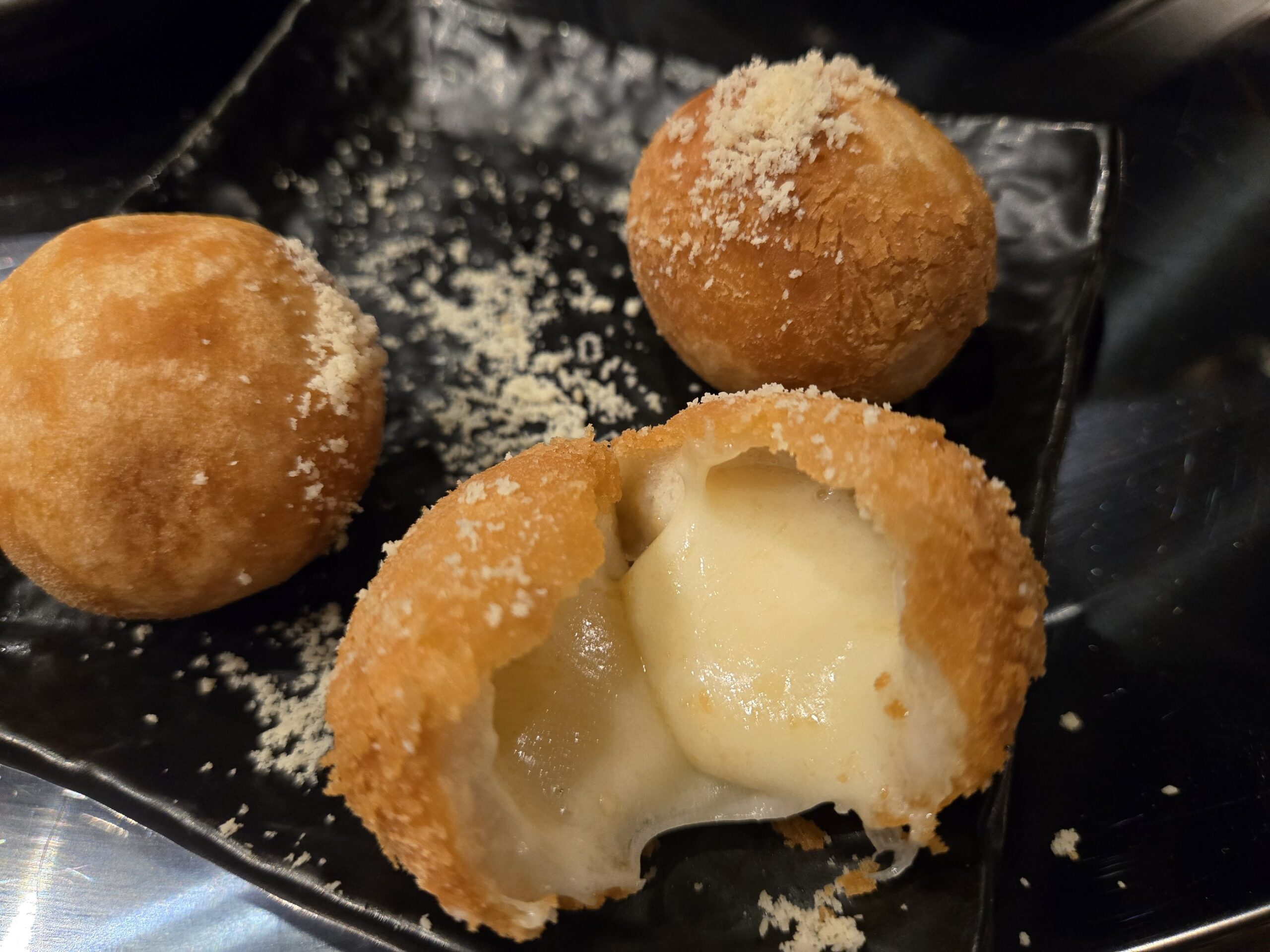 クリーミーなチーズボール
